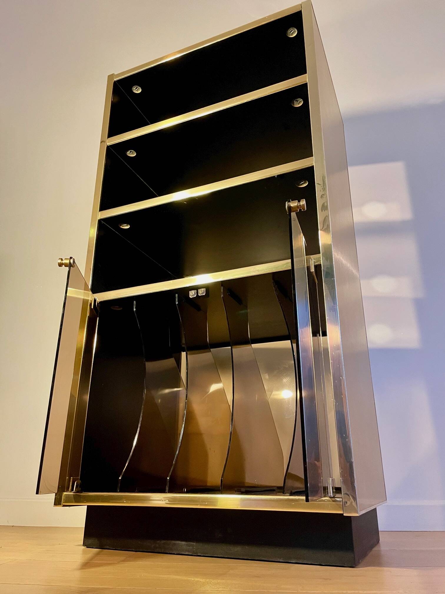 Hi-Fi furniture/Plexi and gold vinyls