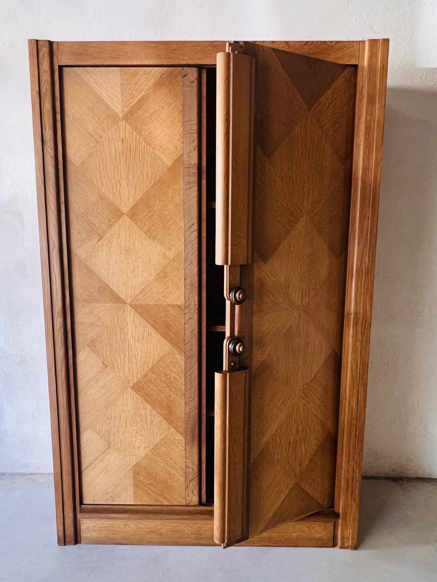 Oak cabinet by Guillerme and Chambron for Your home, France 50s