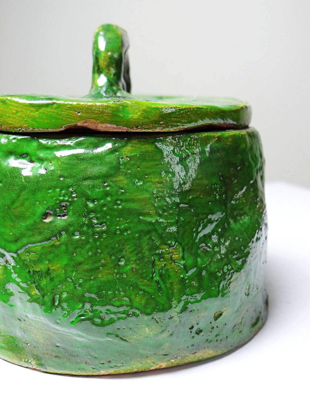 Petite boîte en céramique émaillée verte style brutaliste artisanat vintage