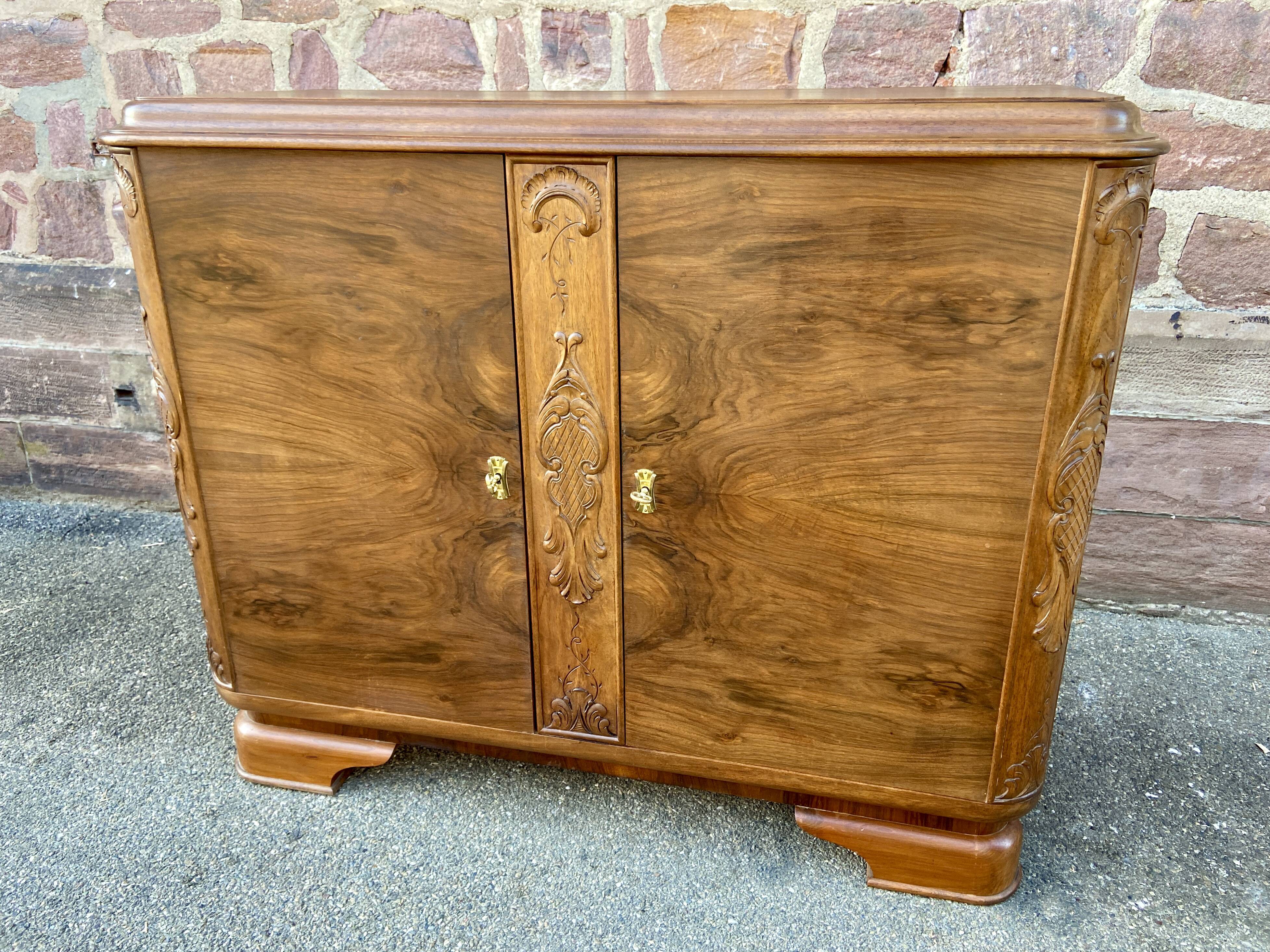 Buffet Art Deco walnut 1950