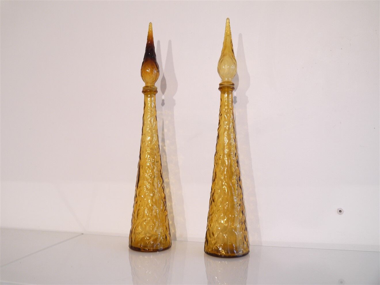 Pair of vintage Italian decanters "empoli"
