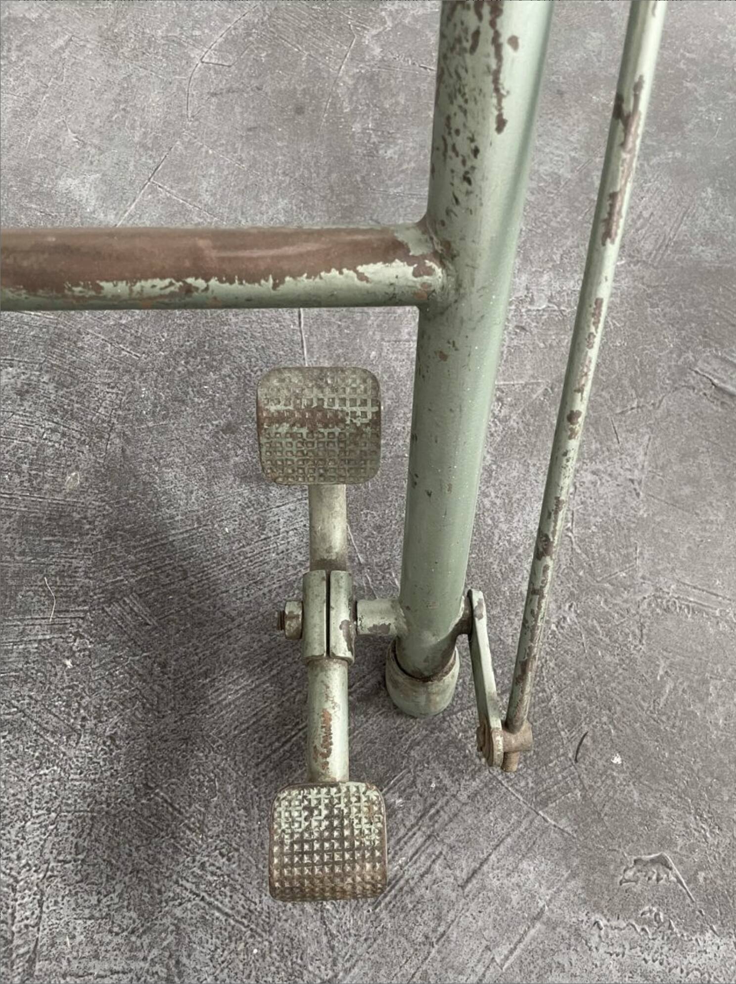 Heliolith Paris Lyon drawing table