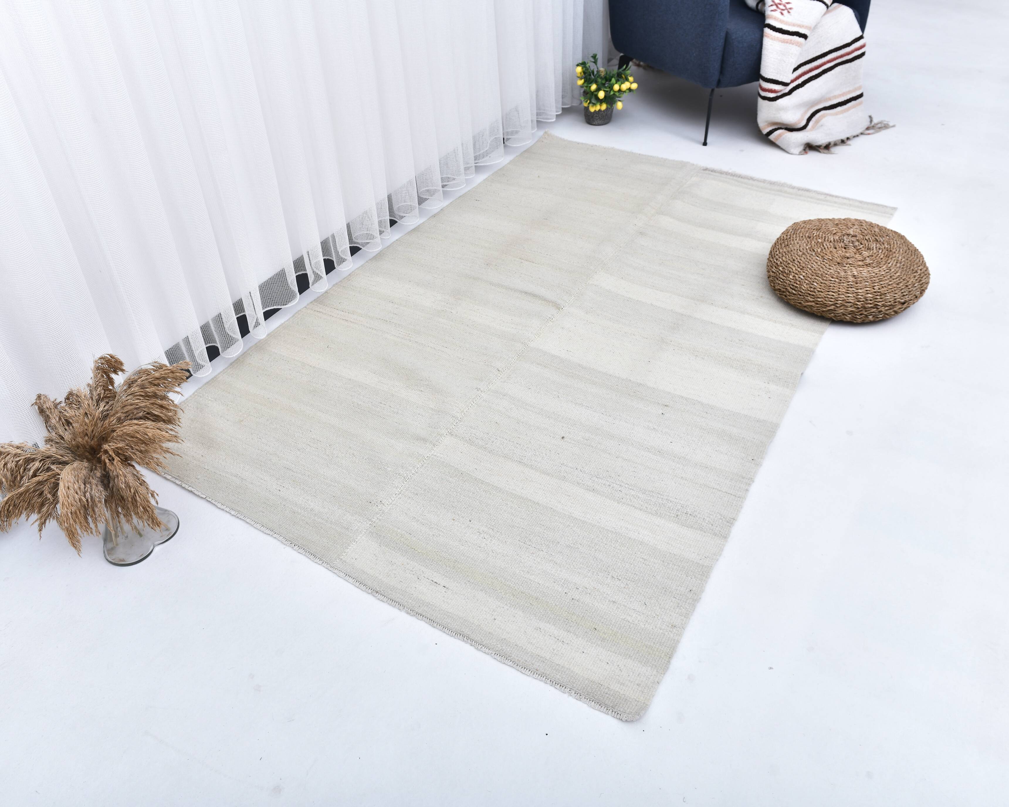 Tapis kilim en laine crème 205x132 cm, tapis kilim en laine blanche 4x7, tapis kilim uni.