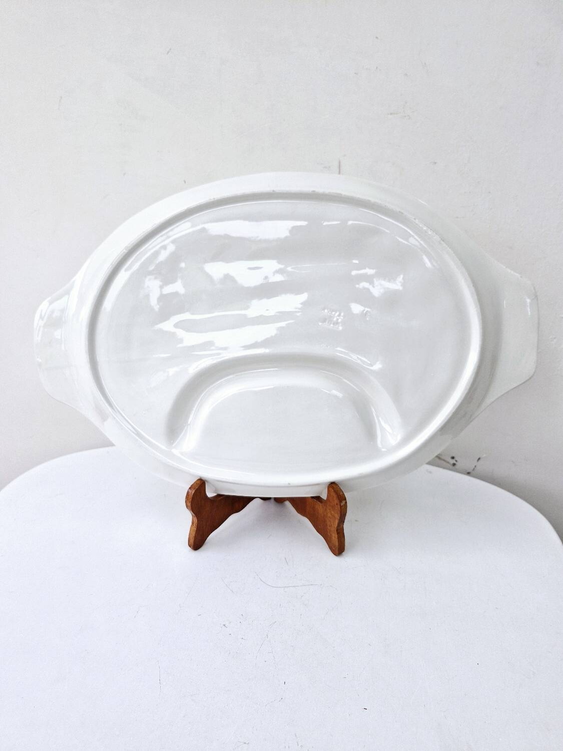 Grand plat a asperges compartimenté vintage blanc céramique barbotine 43.5x28 cm