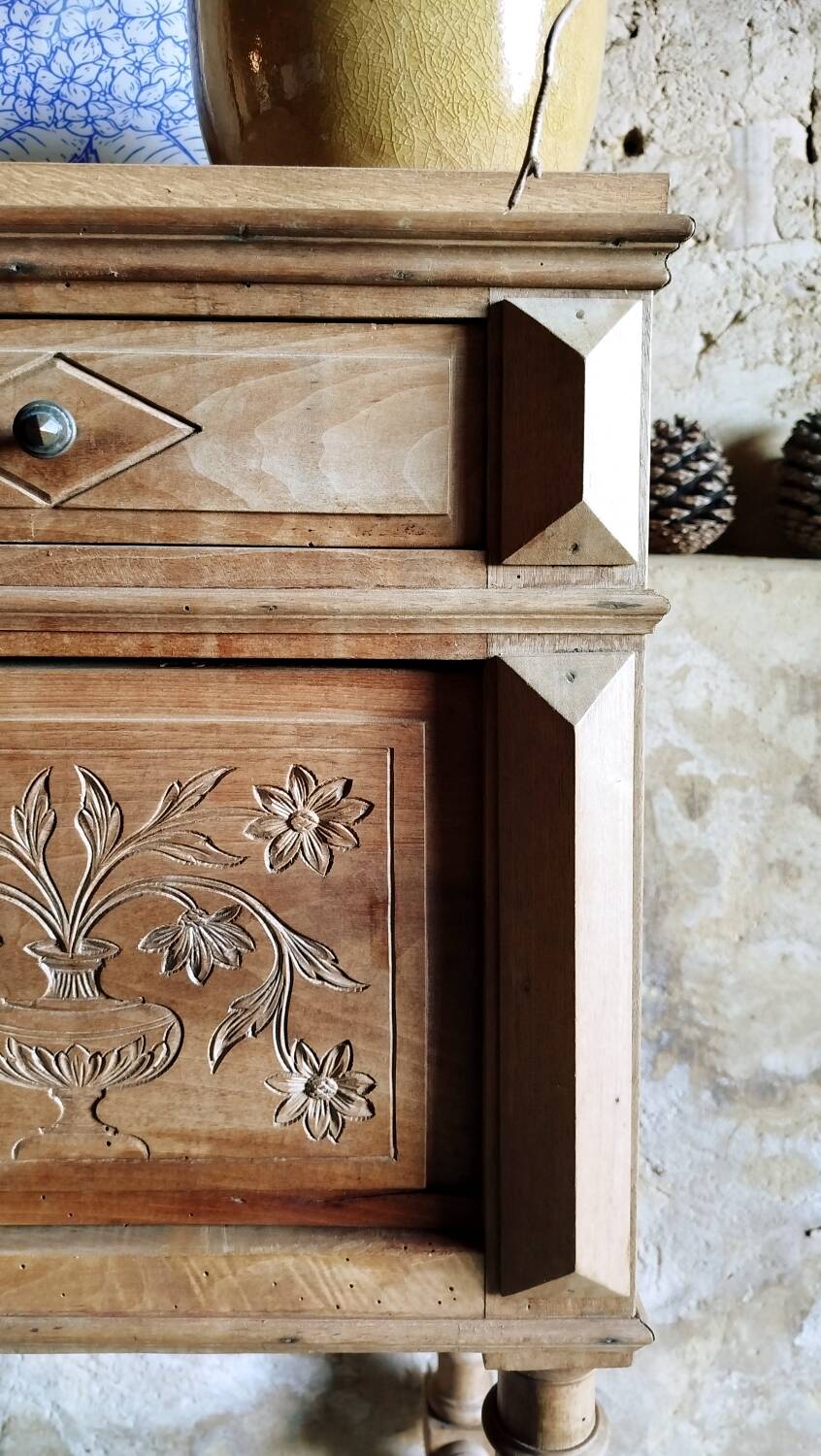 Chevet ancien en bois