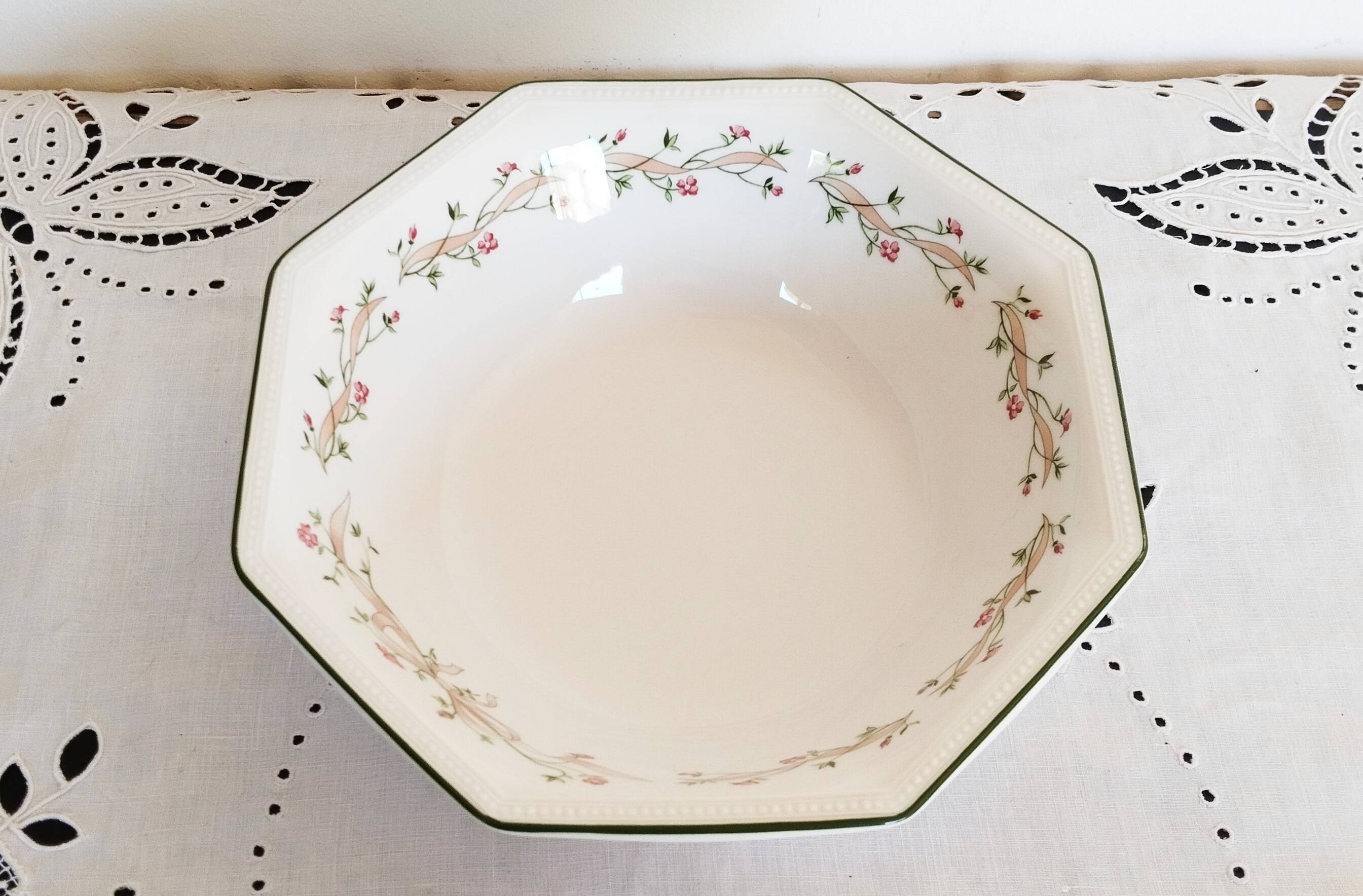 Johnson Brothers Eternal Beau salad bowl - Johnson bros - Made in England