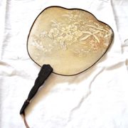 Antique fan - hand screen in painted silk and black wood - white flowers 19th century