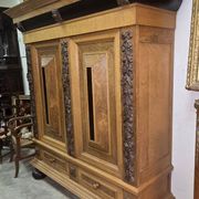 Armoire Hollandaise a coussins de style Renaissance en bois massif