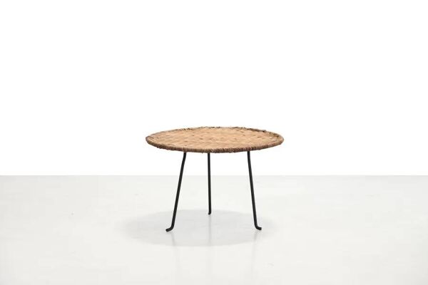 Table d'appoint ronde en rotin par Raoul Guys