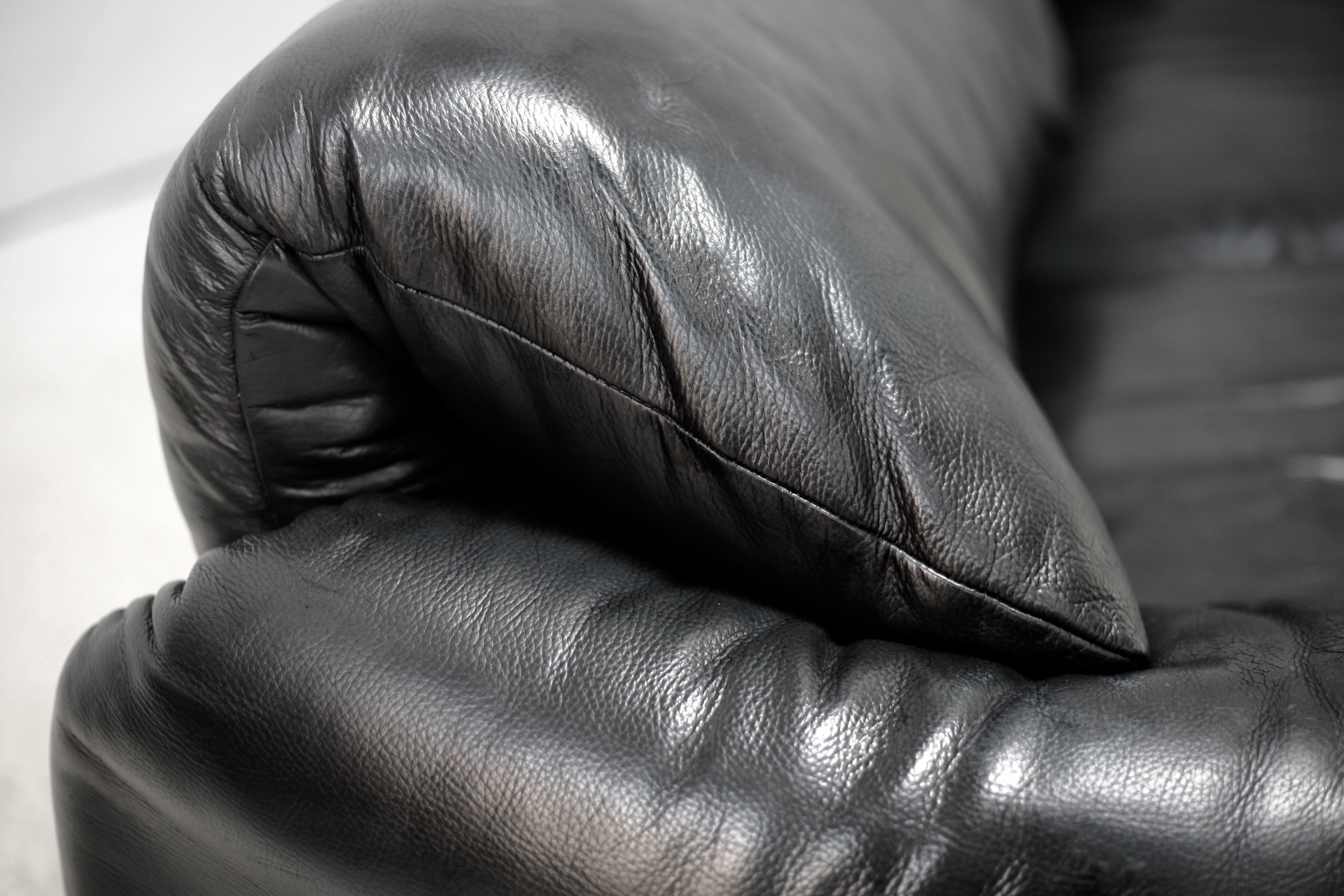 Sofa by Vico Magistretti, Cassina, Maralunga model. Italy, circa 1975. Navy blue leather