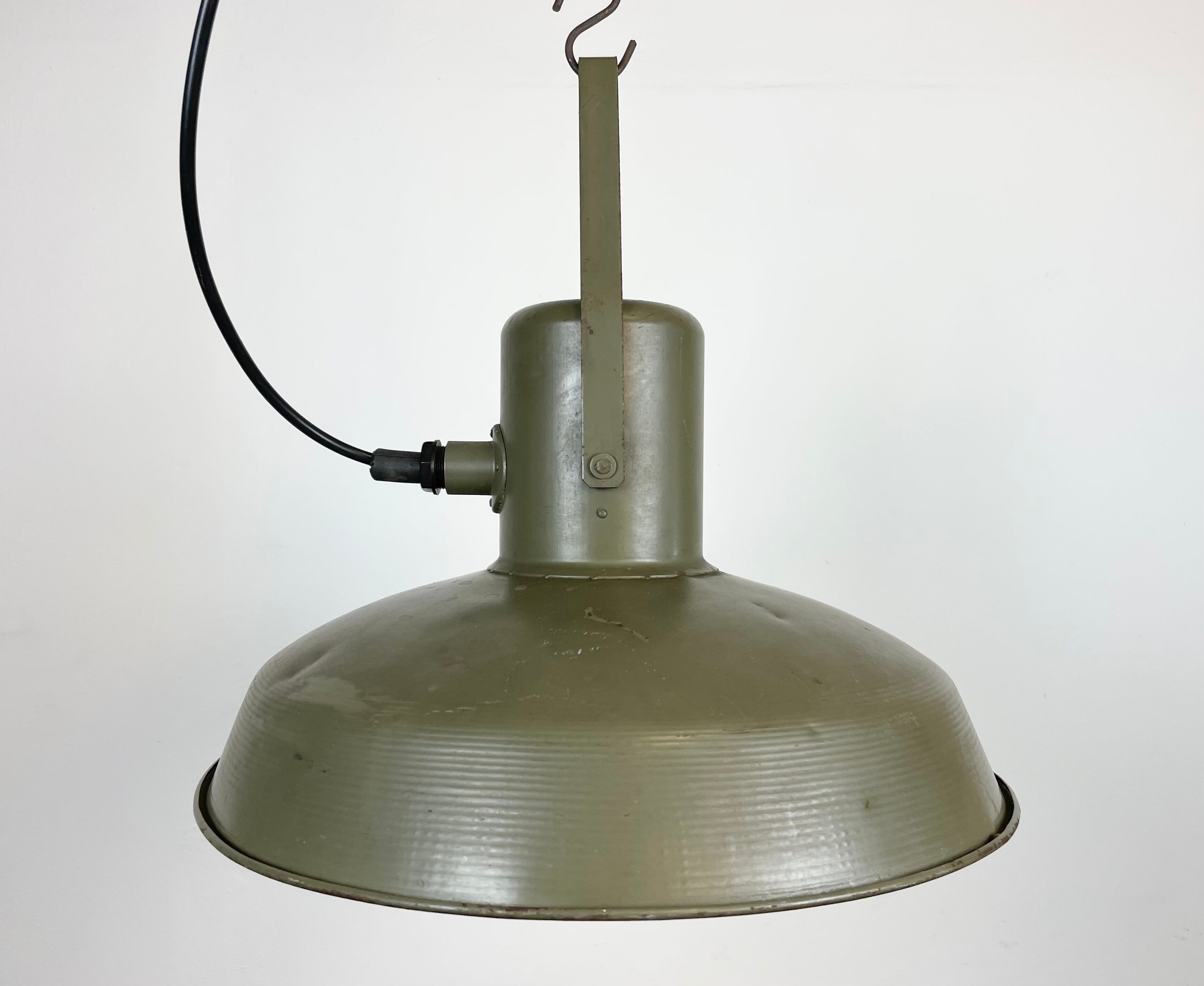 Vintage green army pendant lamp, 1960s