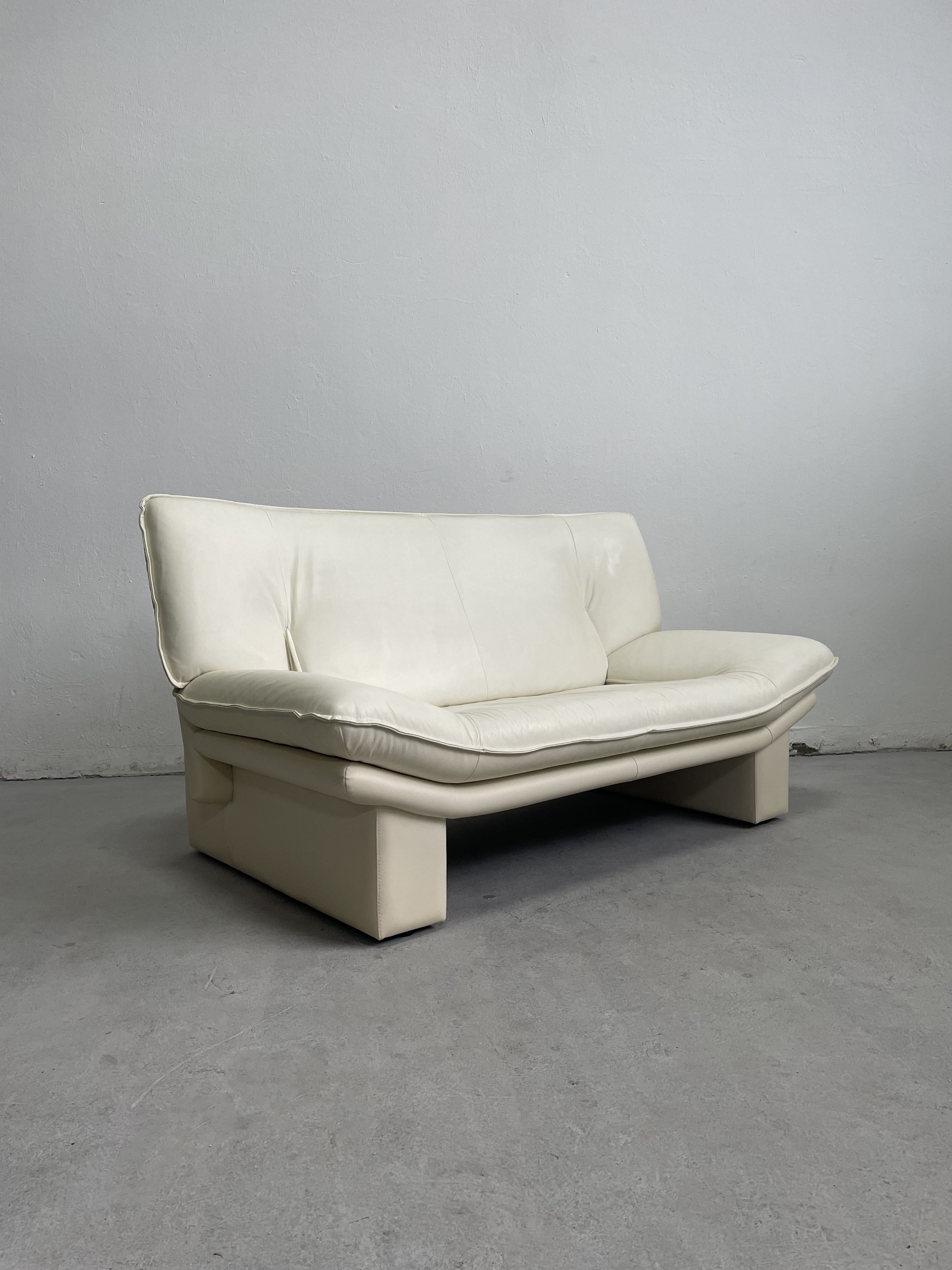 Nicoletti Salotti Postmodern Italian Ivory White Leather or Leatherete Sofa 1980