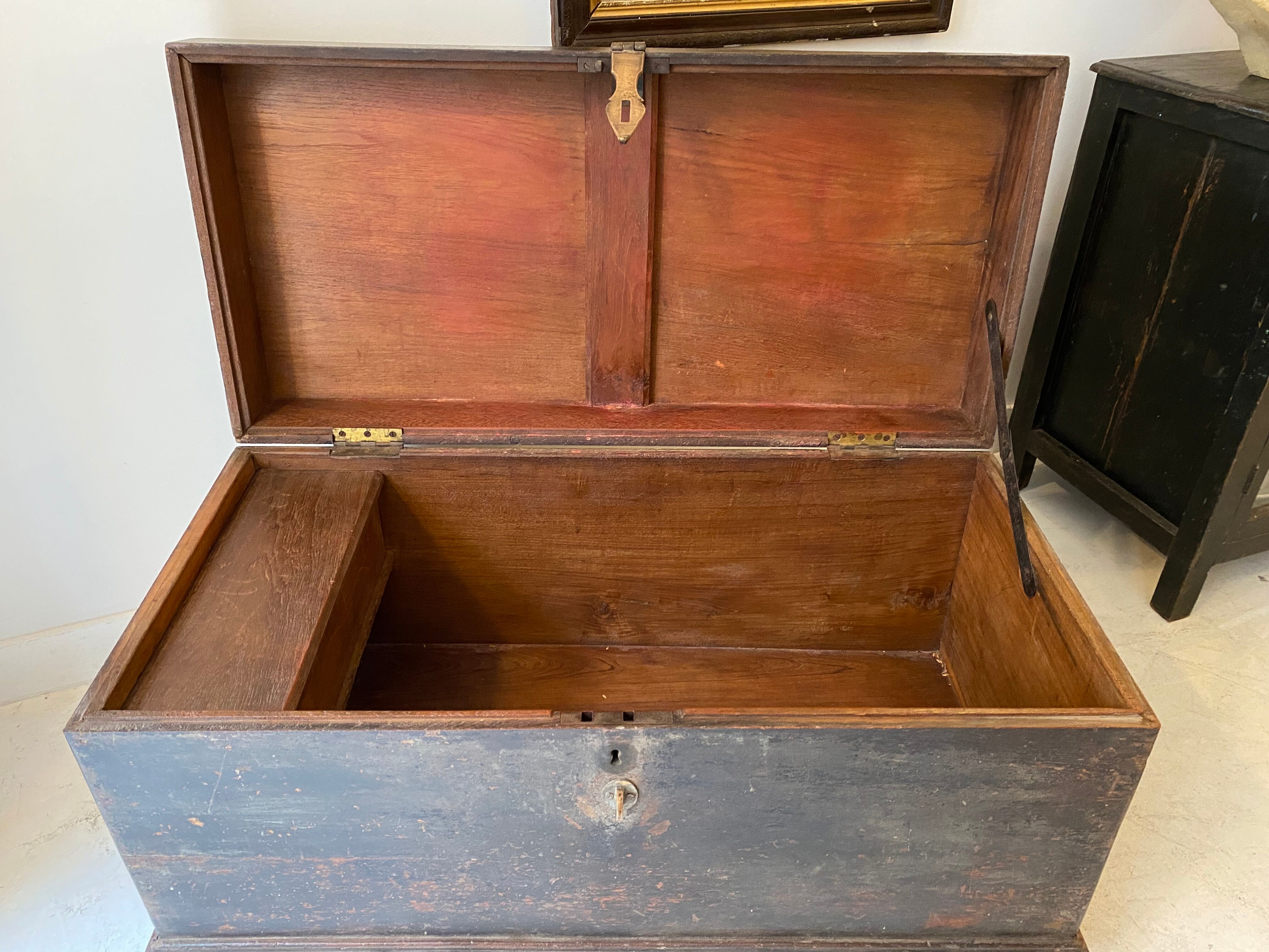 Traditional Indian chest of Rajasthan - Late XIXth teak