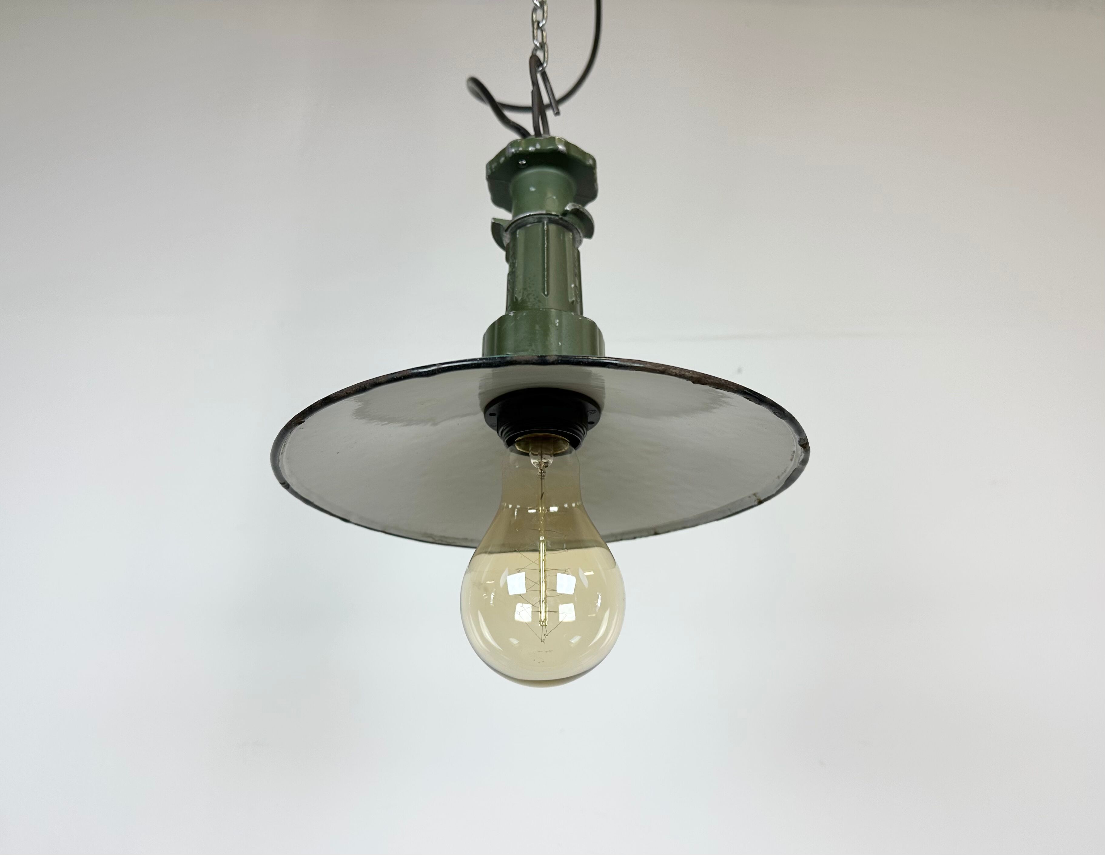 Industrial Green Enamel Pendant Lamp with Cast Aluminium Top, 1960