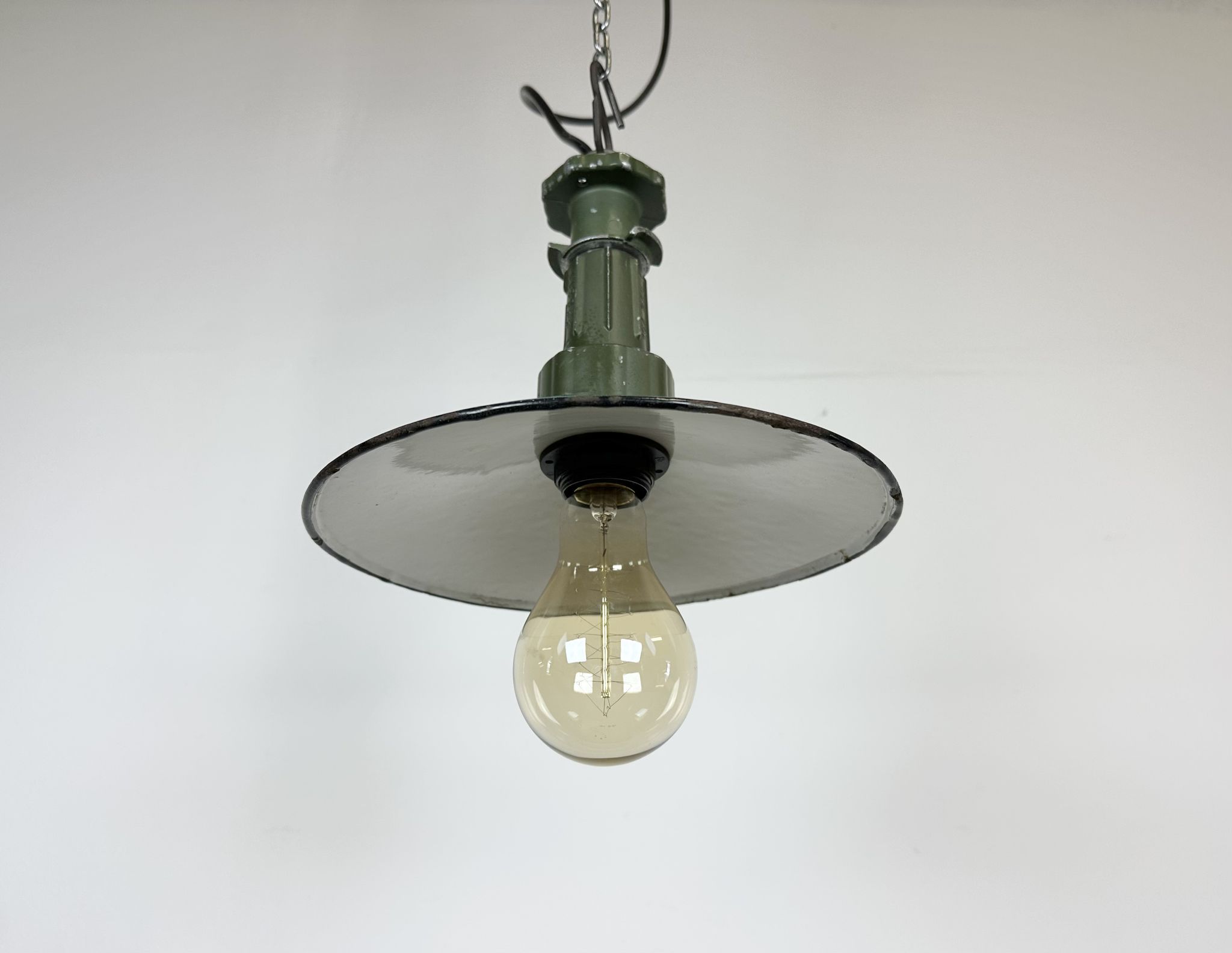 Industrial Green Enamel Pendant Lamp with Cast Aluminium Top, 1960