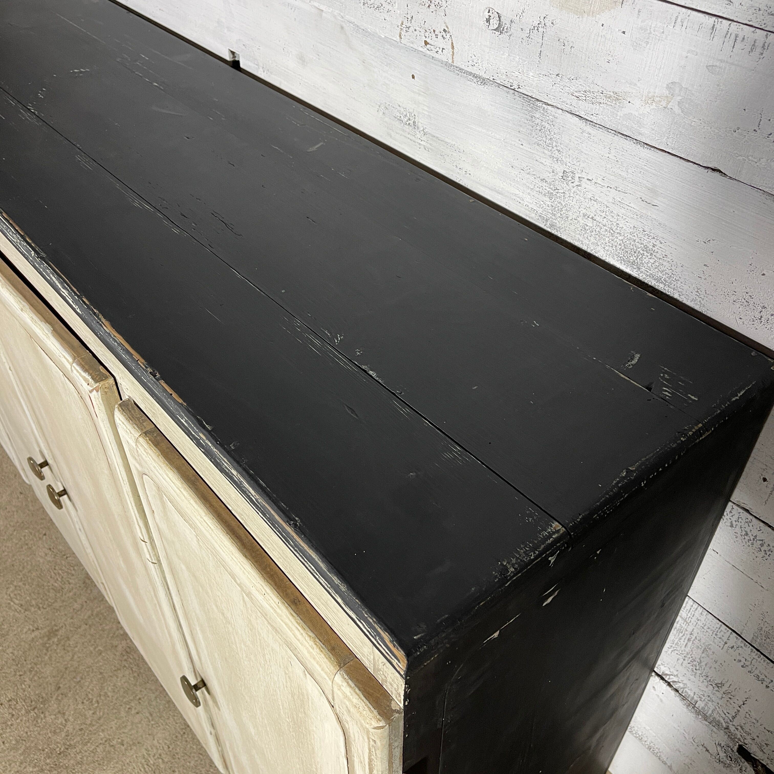 Patinated sideboard 4 doors