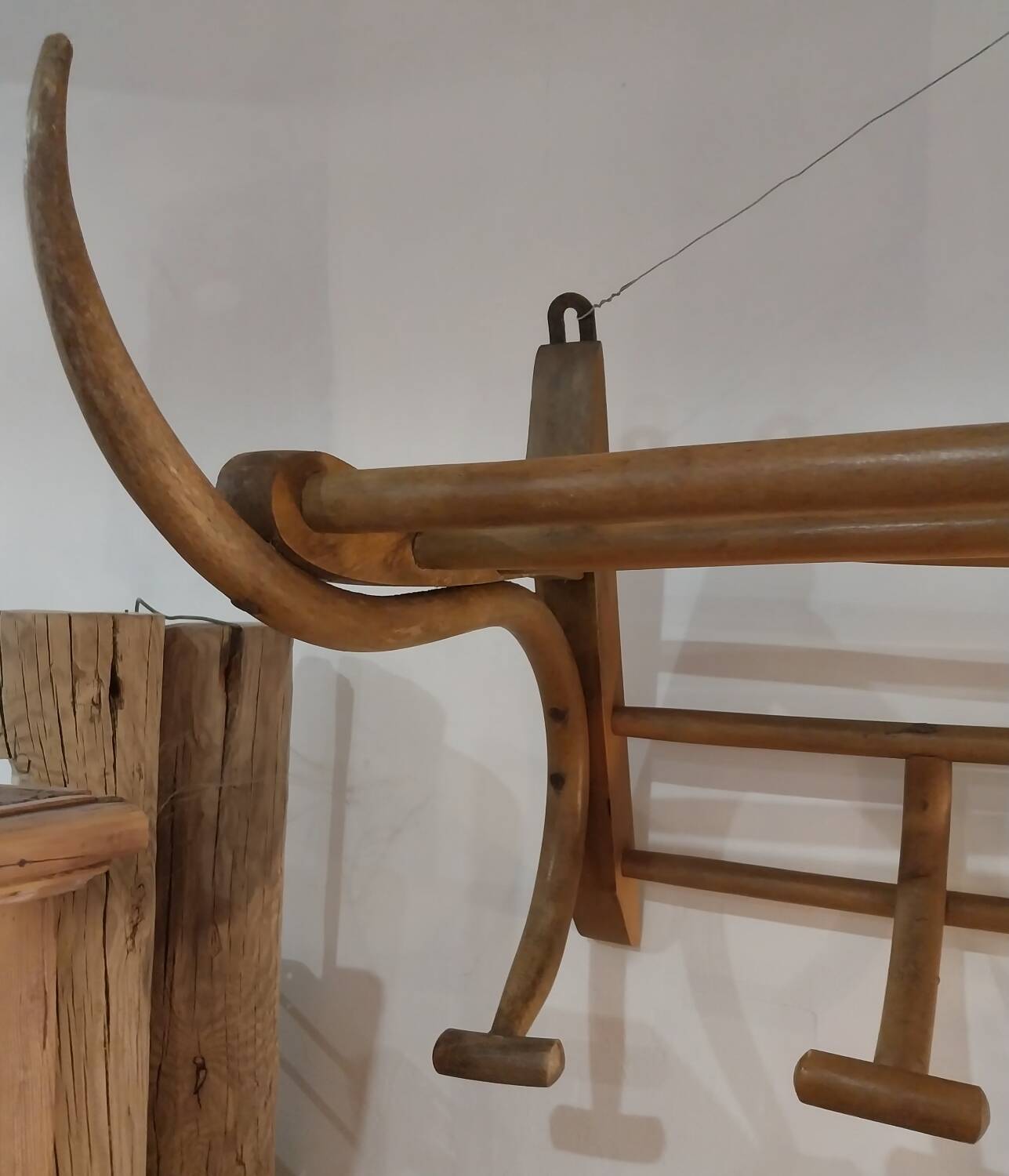 Wall-mounted coat rack