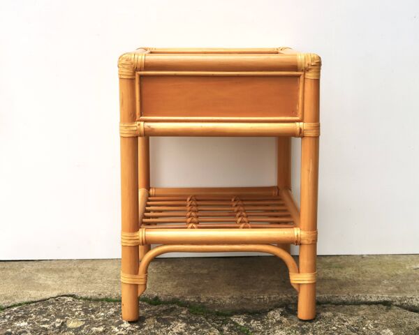 Table de chevet ou appoint en bois bambou et rotin, années 70