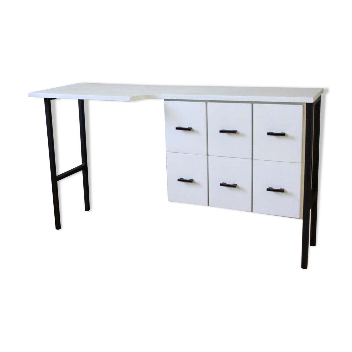 Vintage buffet in Tirois