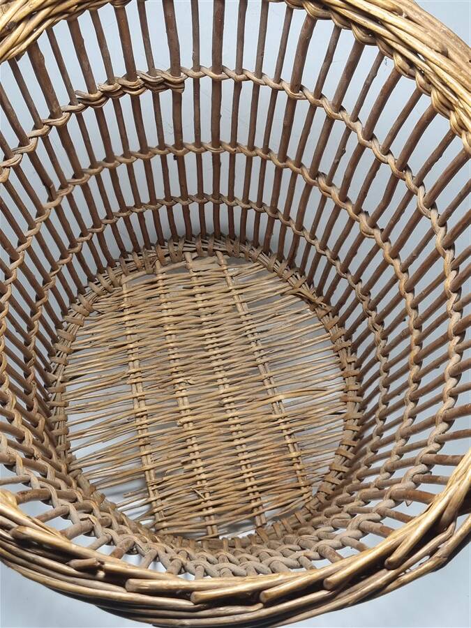 A pair of small baskets