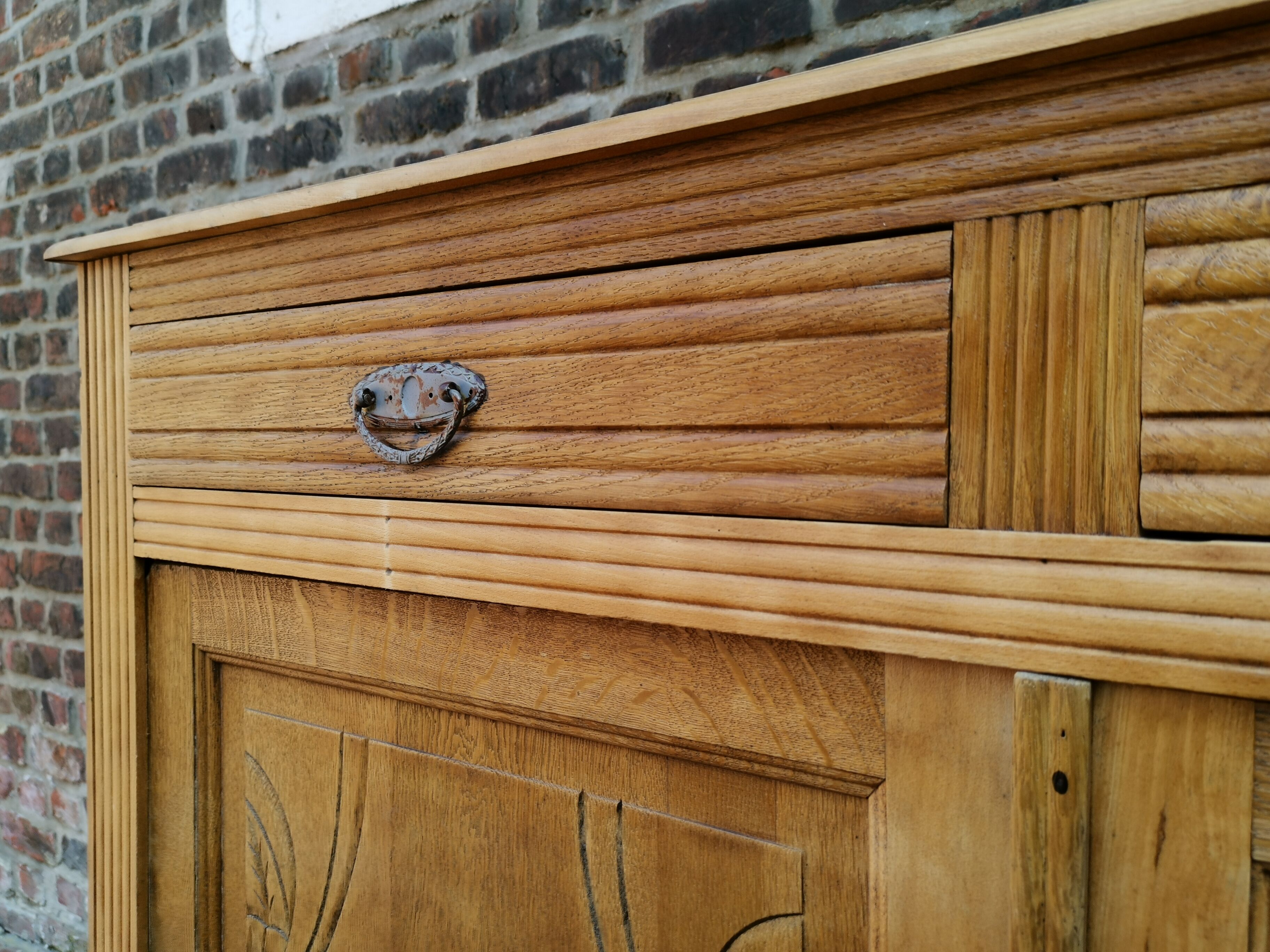 Parisian floral pattern buffet