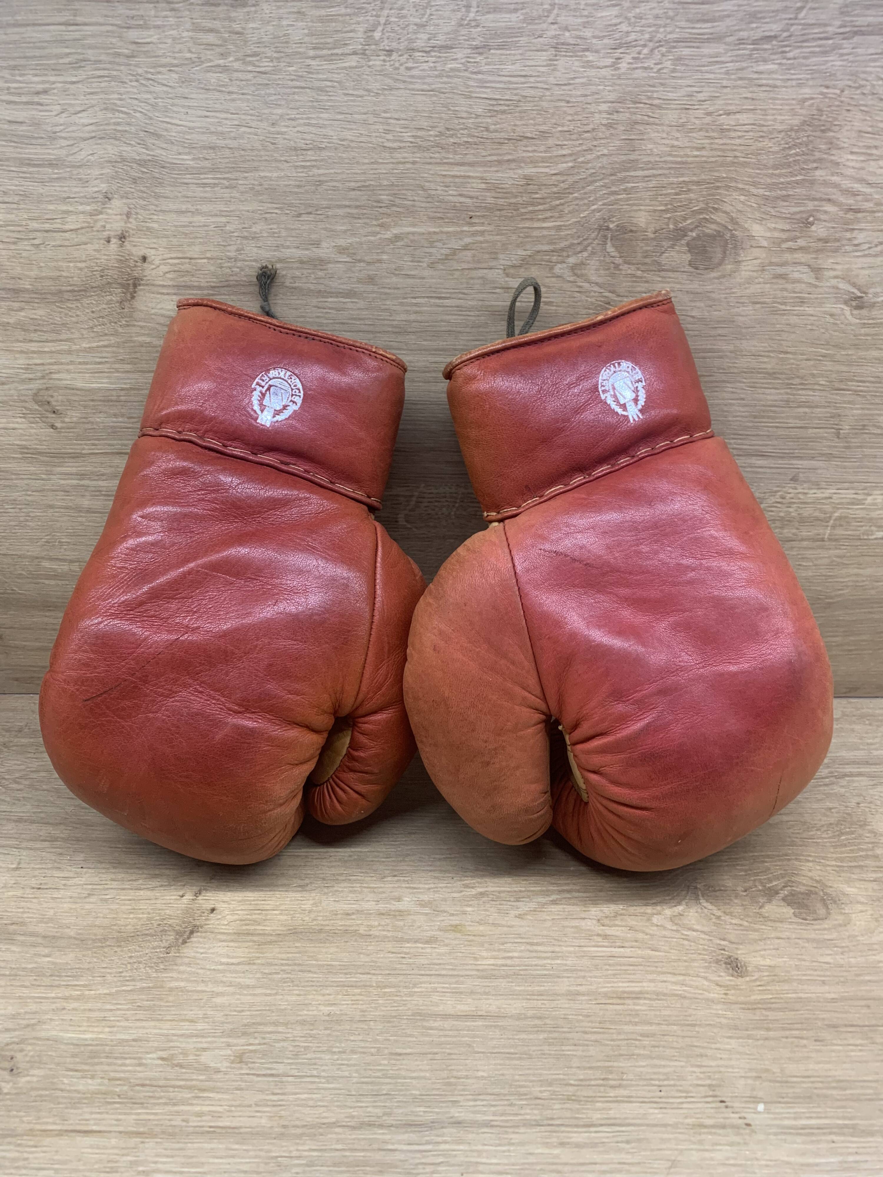 Boxing gloves, 1970s