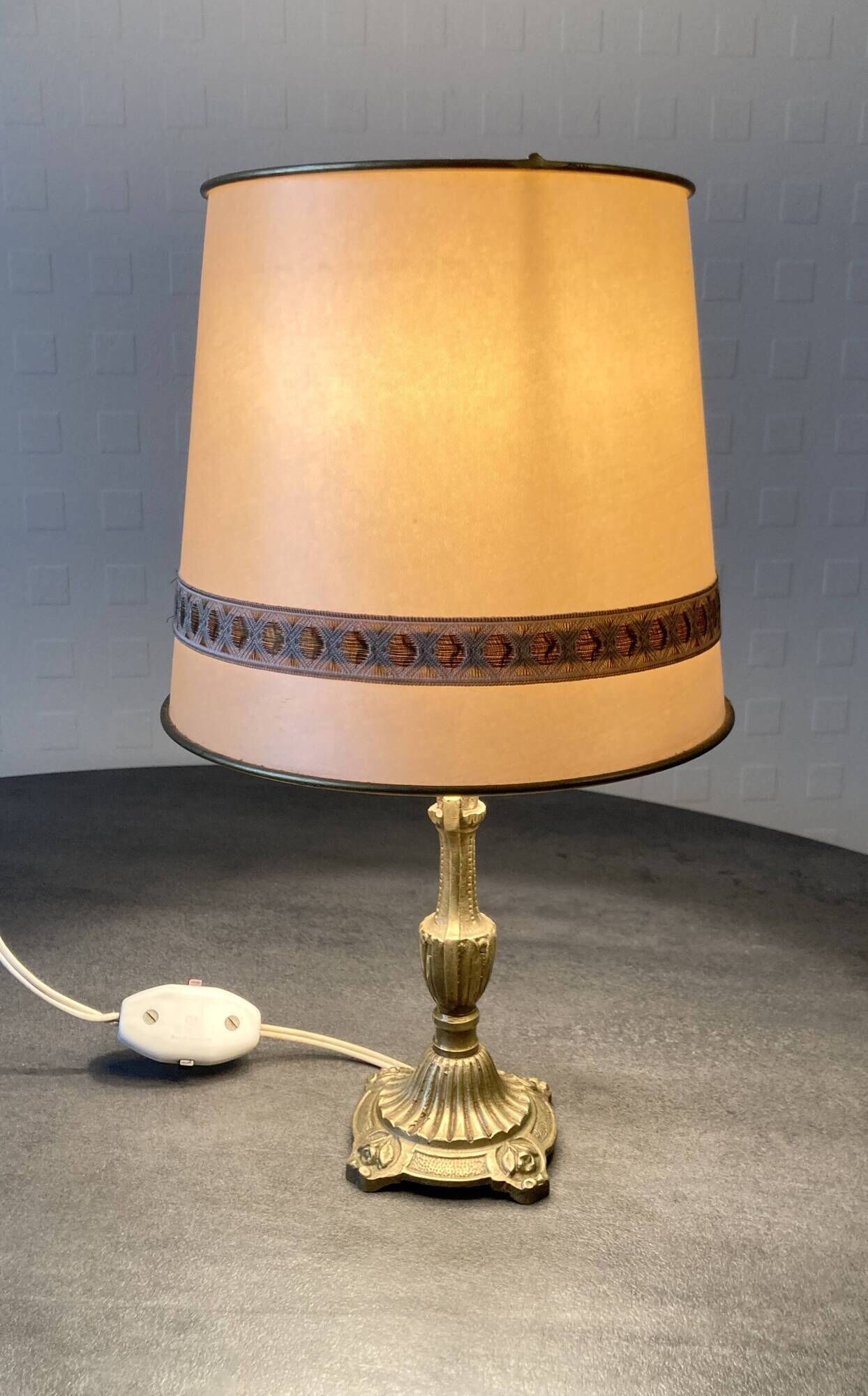 Vintage brass table lamp – 1950s – Rococo style base