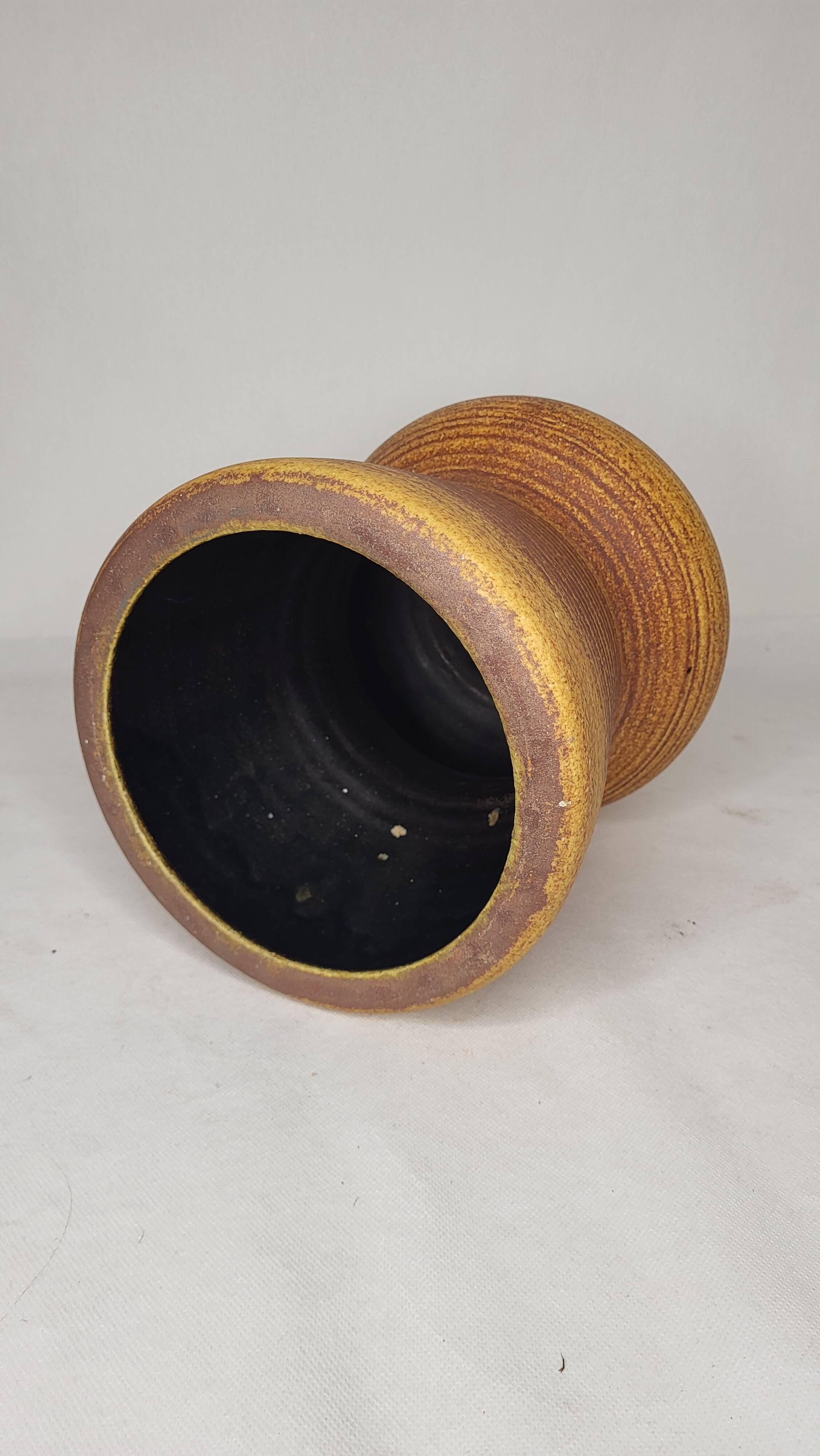 Accolay ceramic vase