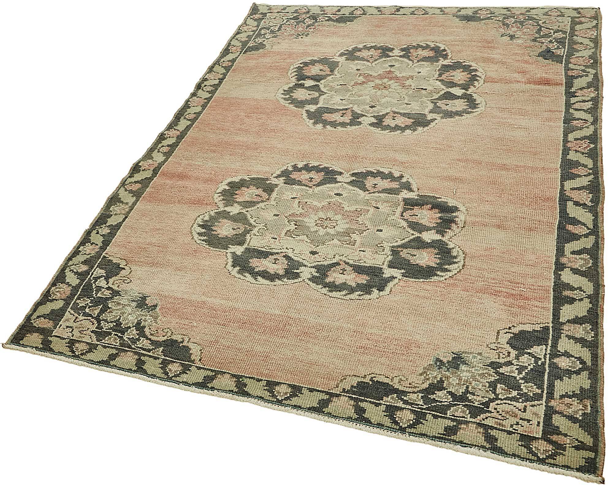 Turkish Vintage Anatolian Rug 139 cm x 205 cm