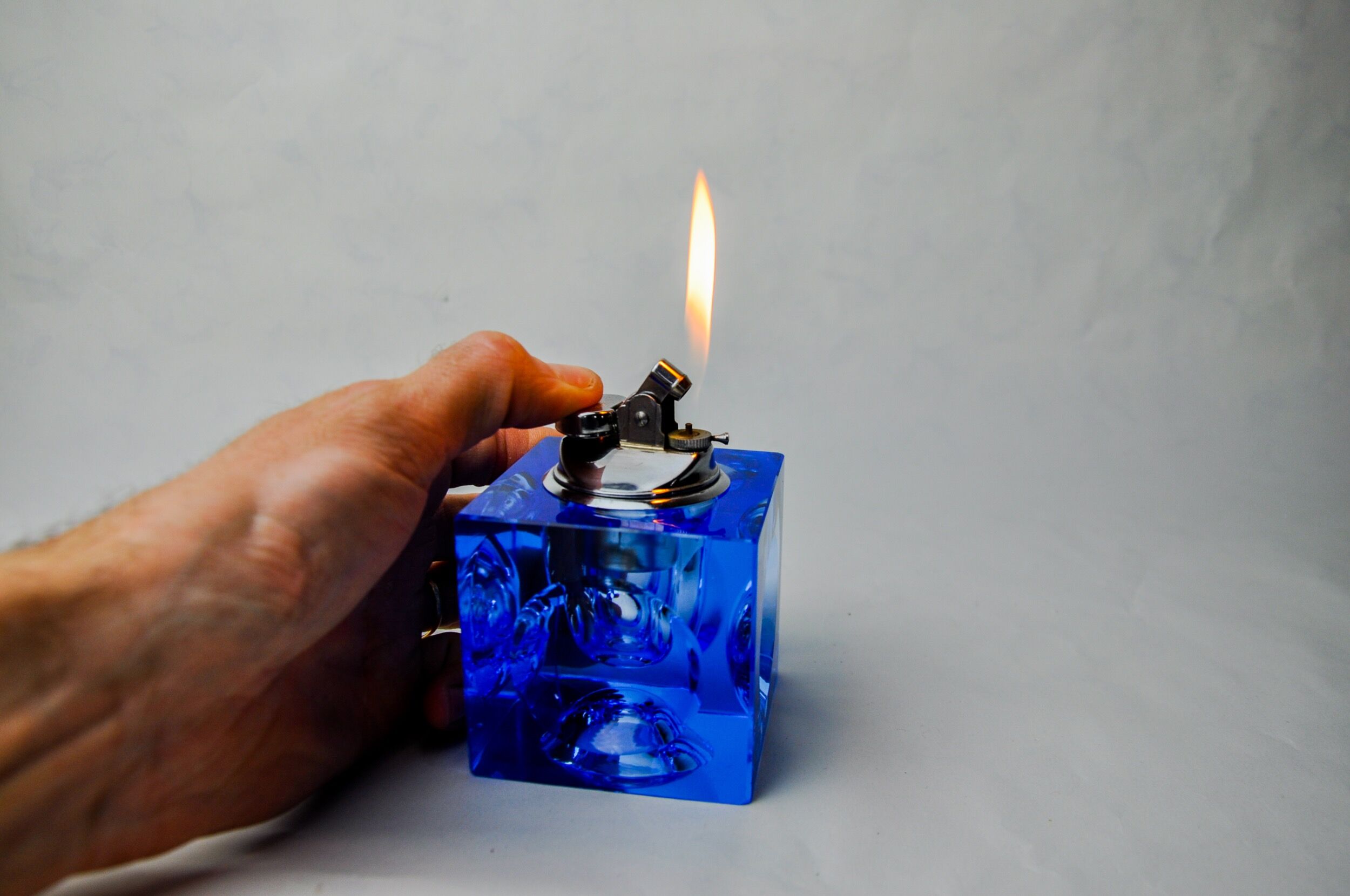 Magnifying lighter by Antonio Imperatore, blue murano glass, Italy, 1970