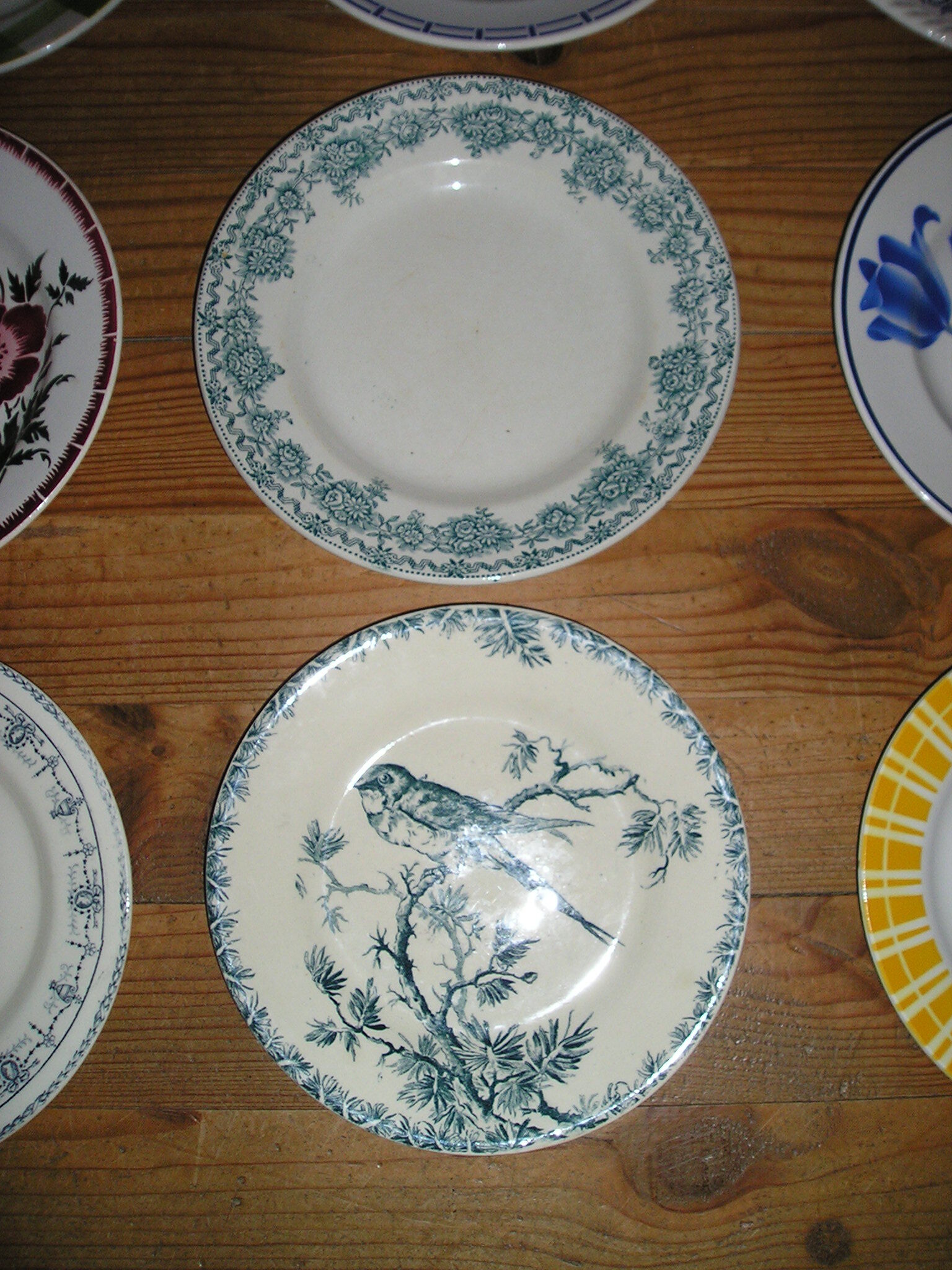 Set of 12 different flat plates