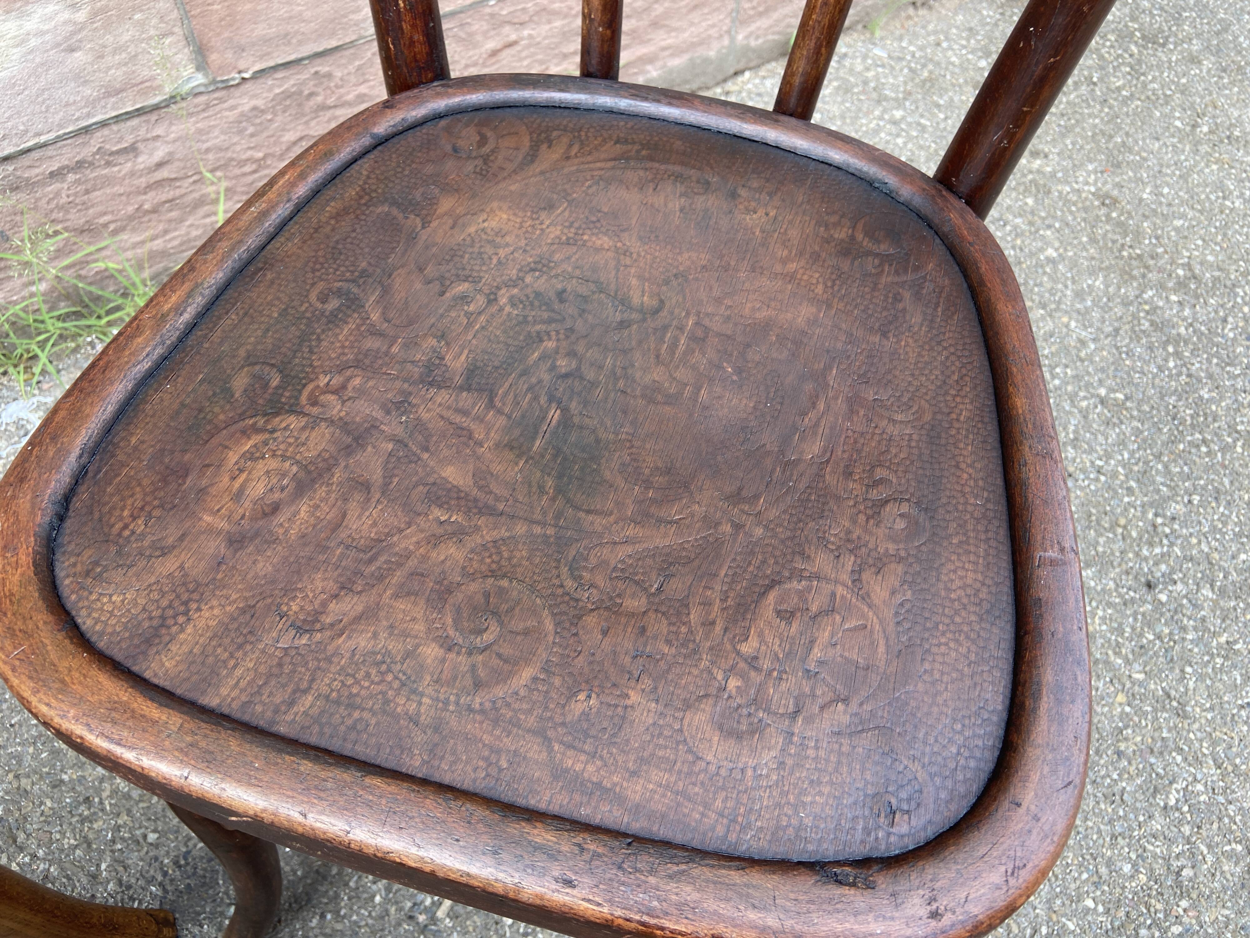Lot de 4 chaises bistrot dépareillé bois courbé