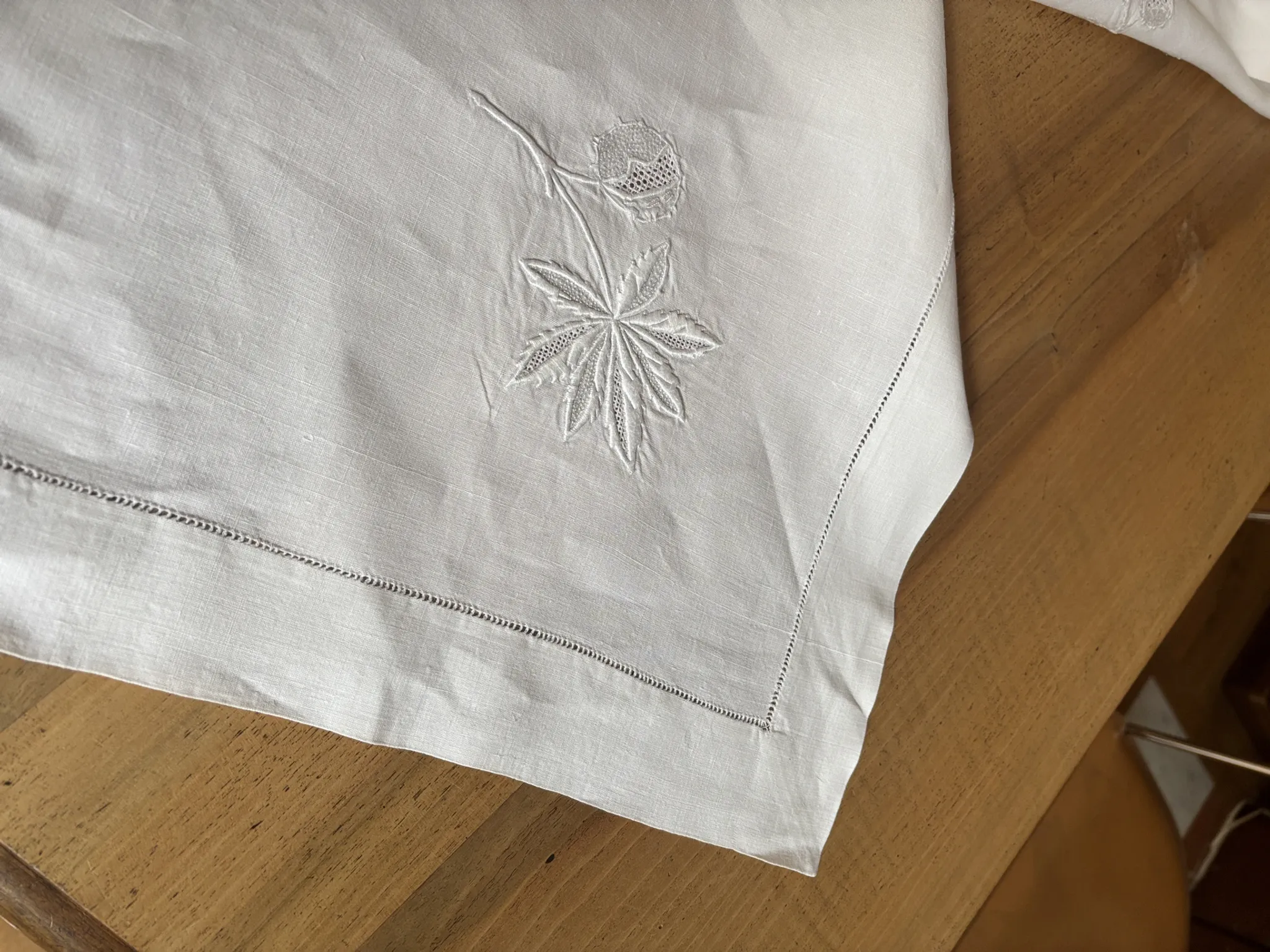 Nappe brodée ancienne