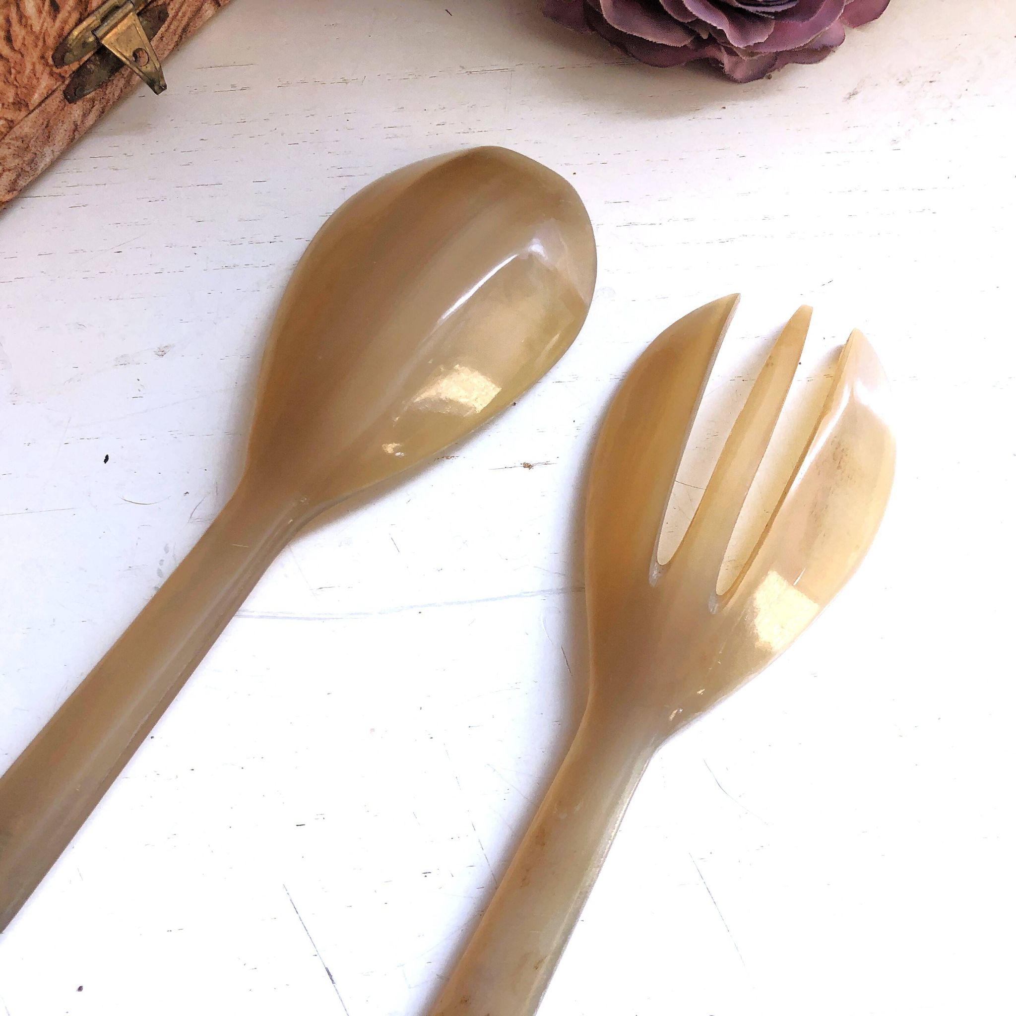 Salad cutlery box in vintage blond horn 30/40 France