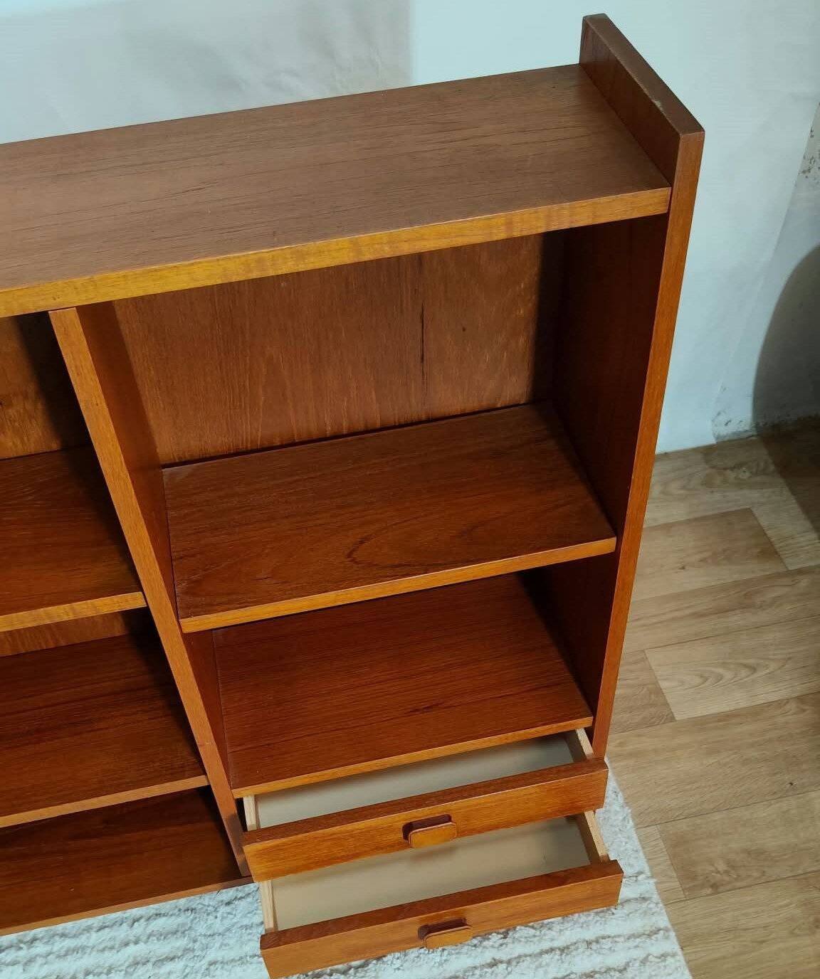 Vintage Scandinavian low bookshelf in teak, 1960s.