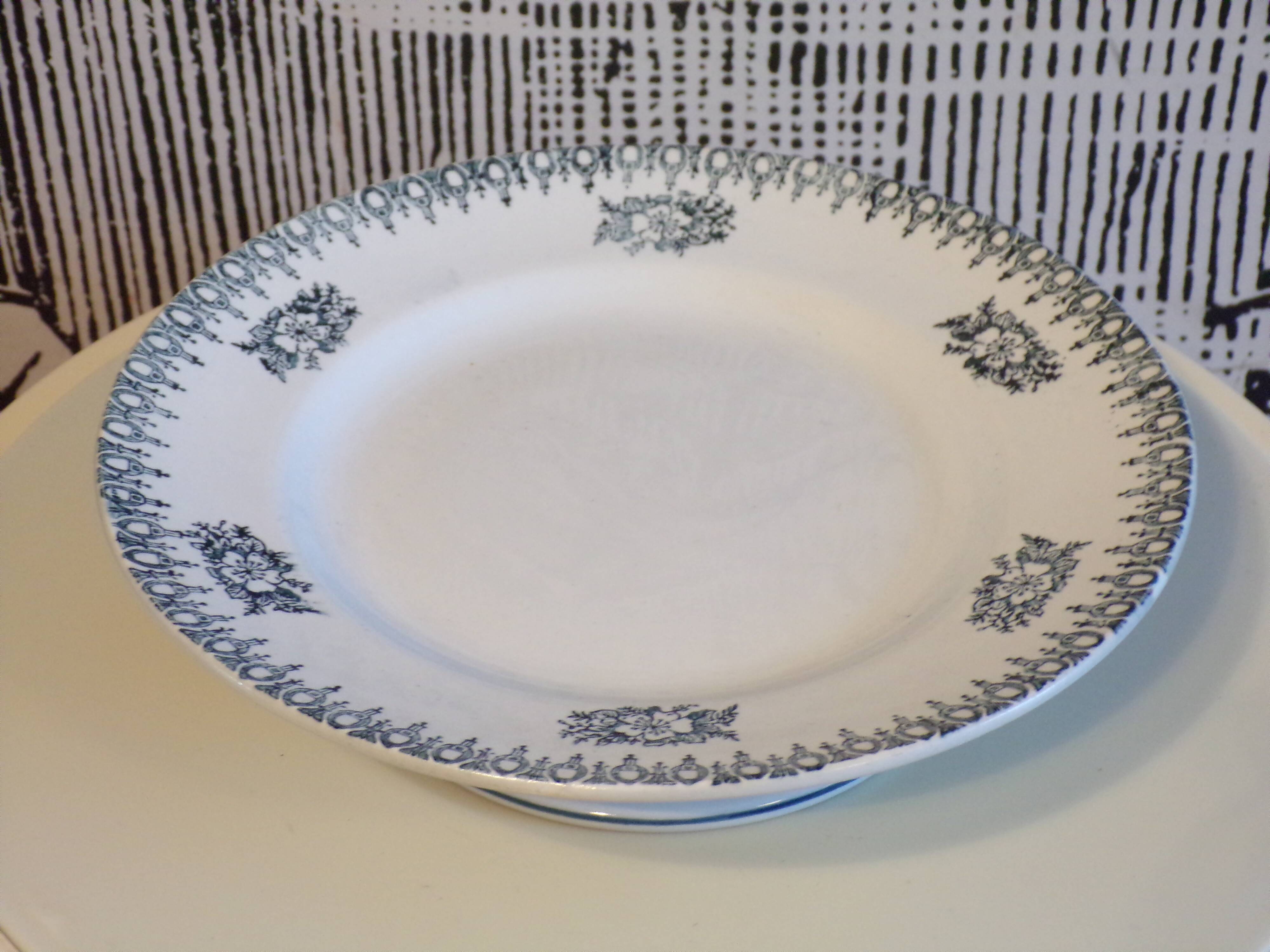 Old iron earth compote bowl St Amand 4011