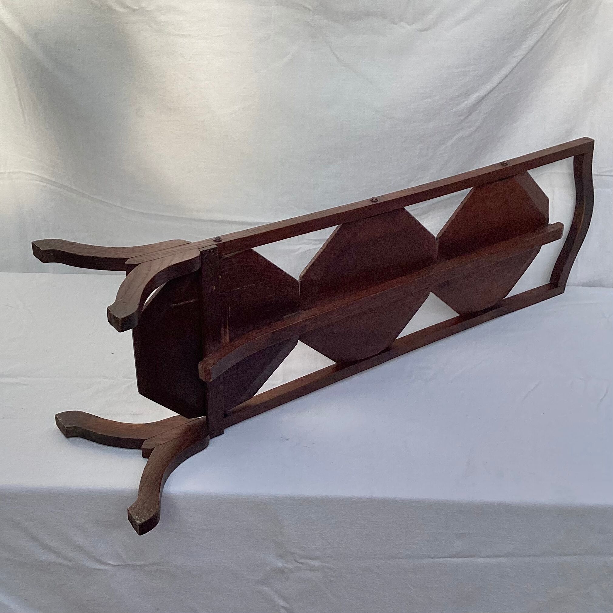 Vintage wooden shelf point table