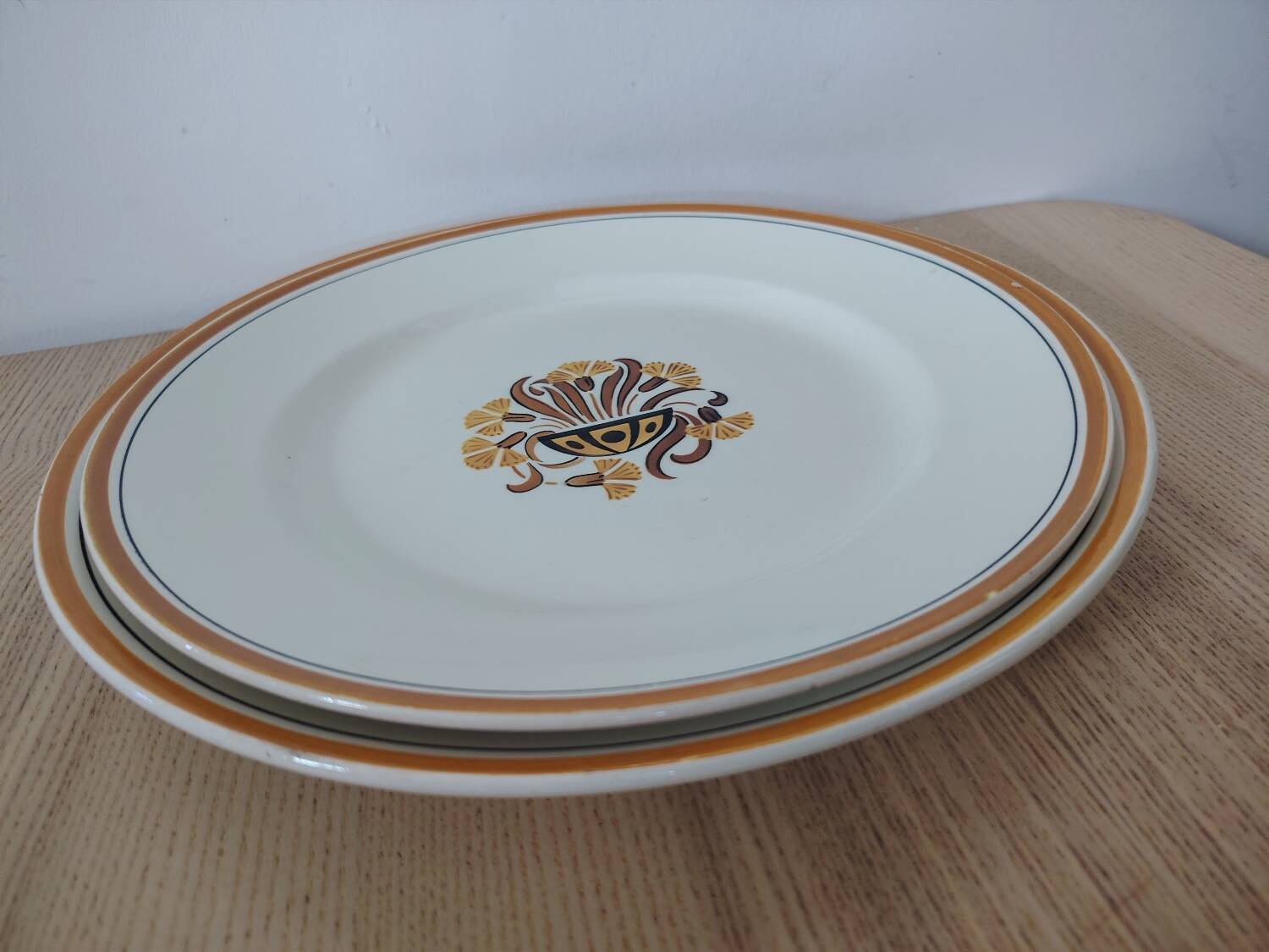 Set of two serving plates from Creil and Montereau