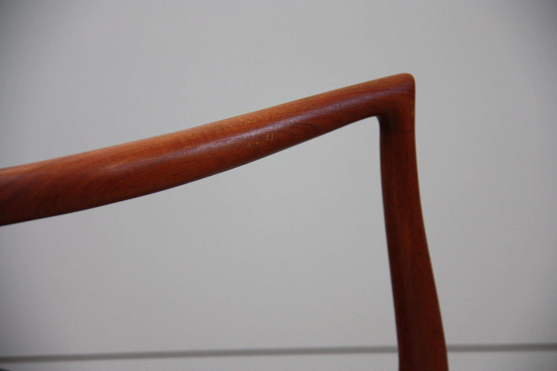 Vintage armchair in teak and black leather - Model 64 - Möller - Denmark '60's