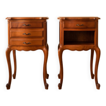 Paire de tables de chevet style Régence en merisier
