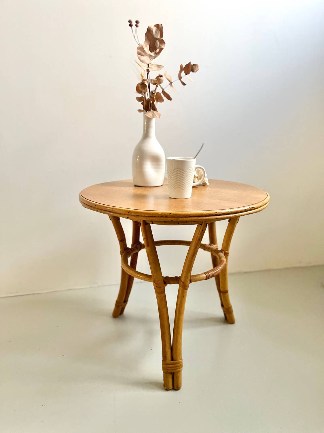 Tripod coffee table made of bamboo / rattan, 1960s - 70s