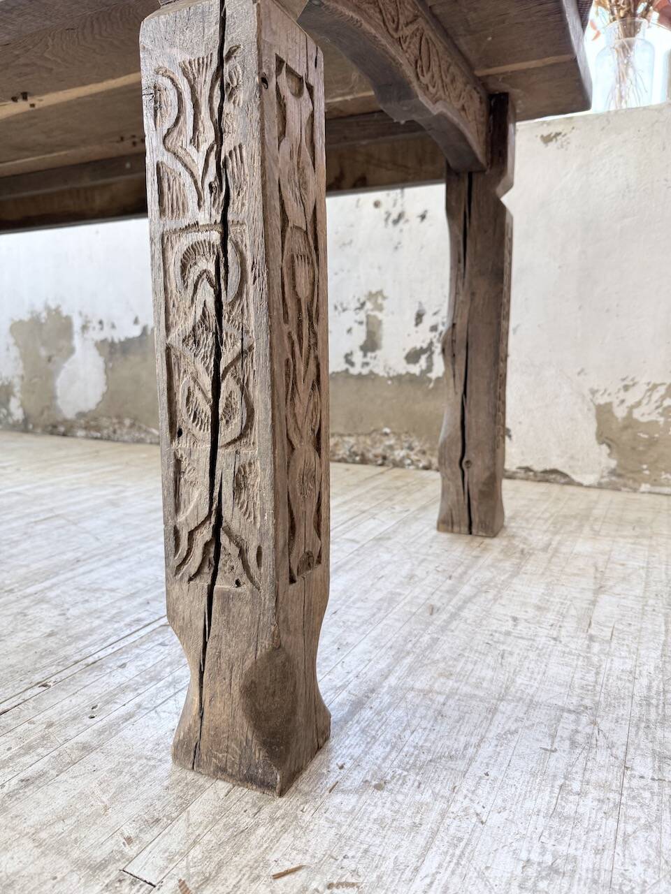 XL farmhouse table in solid oak, brutalist style, 20th century.