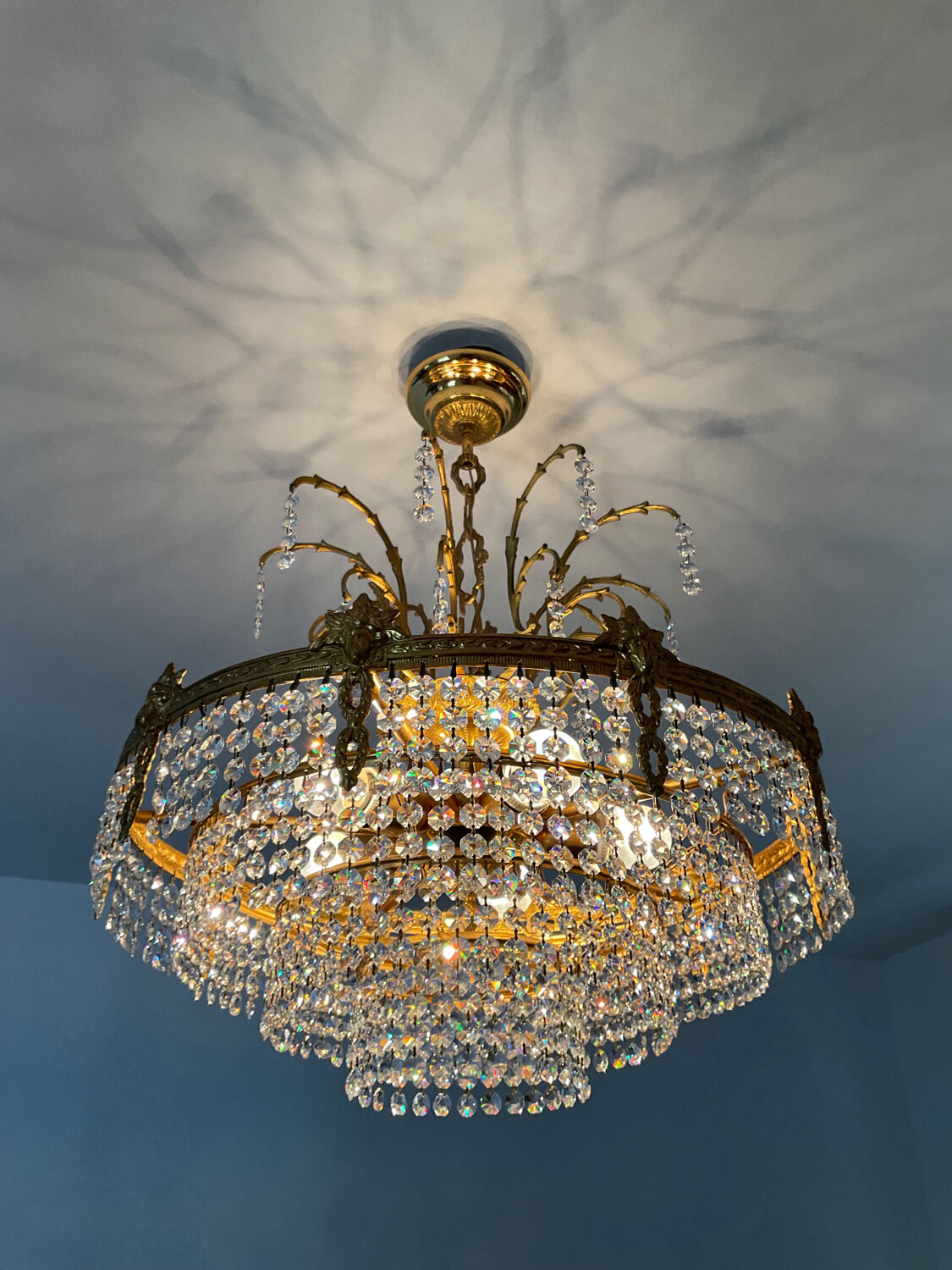 Lustre en bronze et cascade de pampilles en cristal