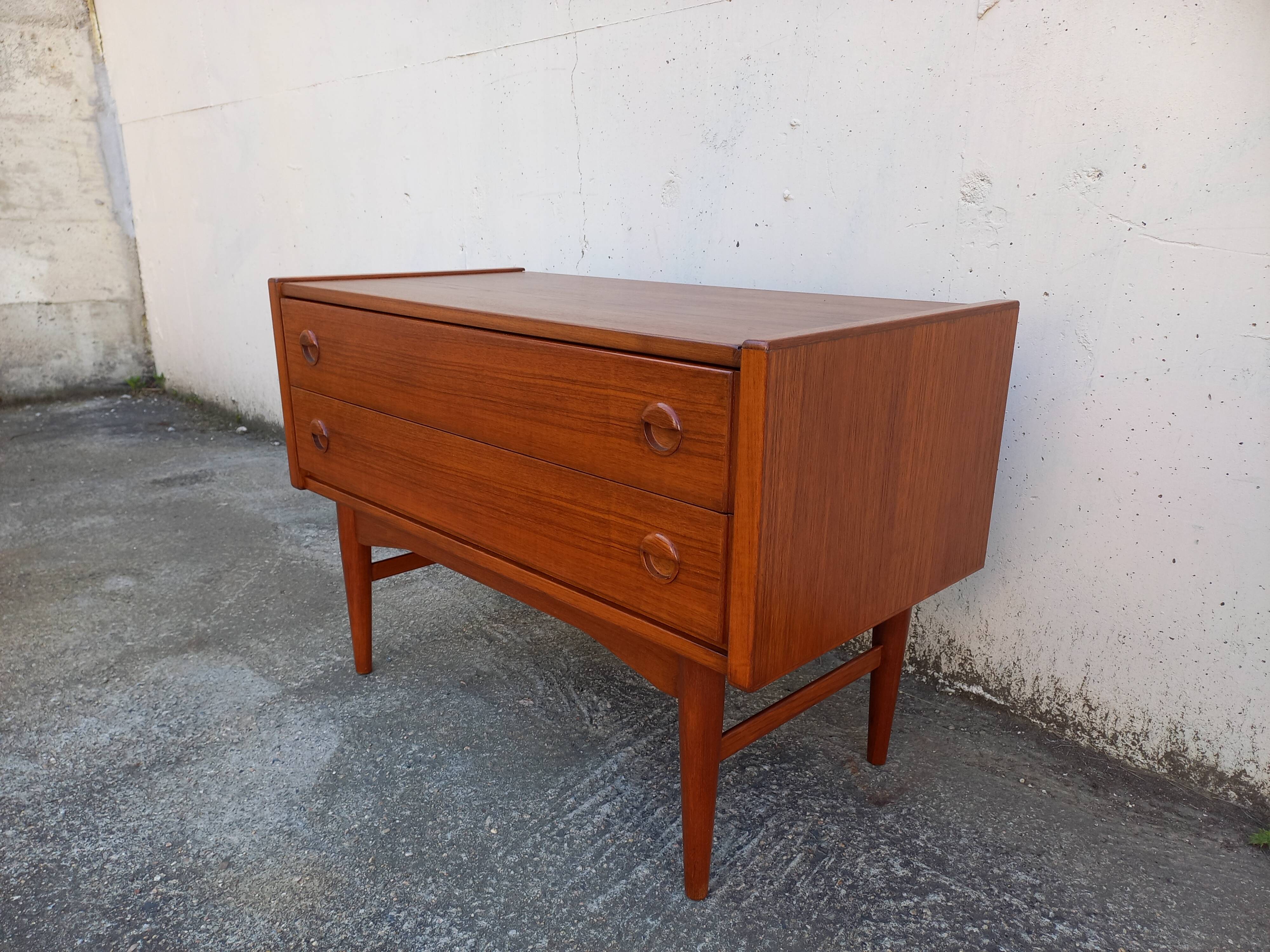 Scandinavian chest of drawers