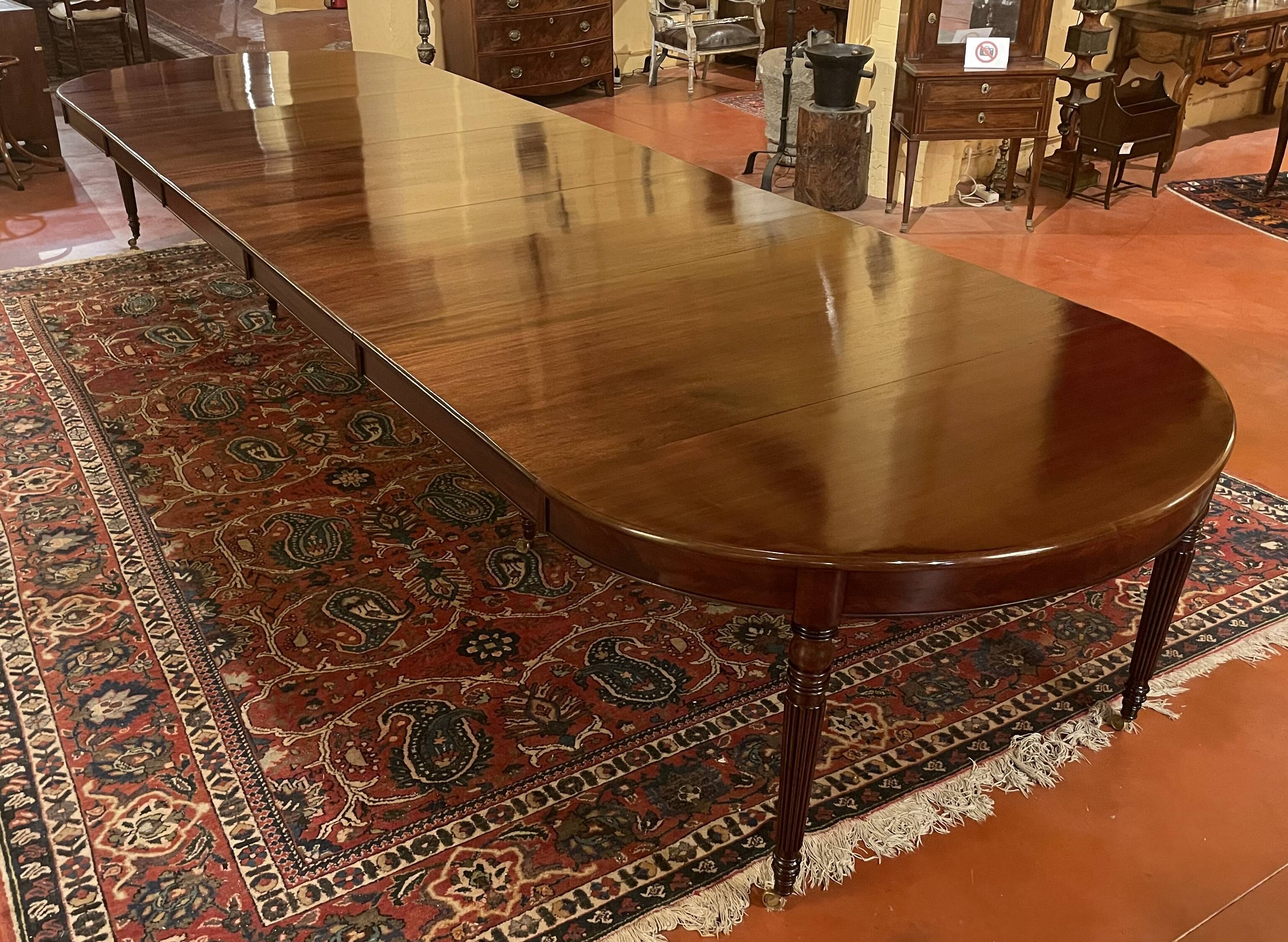 Extensible dining table from the Louis XVI period in mahogany with a banded top.