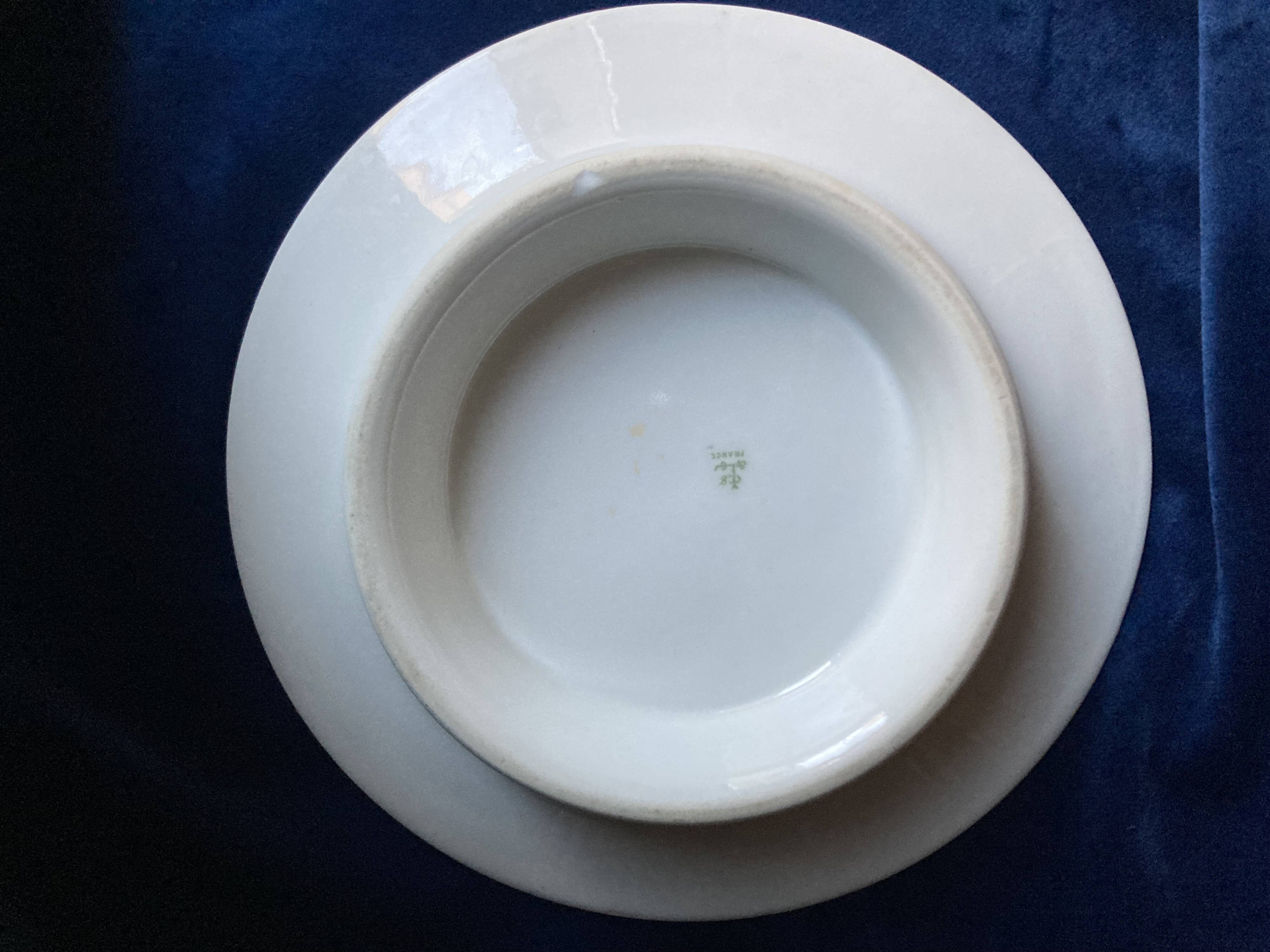 LCS Porcelaine Limoges pedestal dish in white porcelain with gold edging