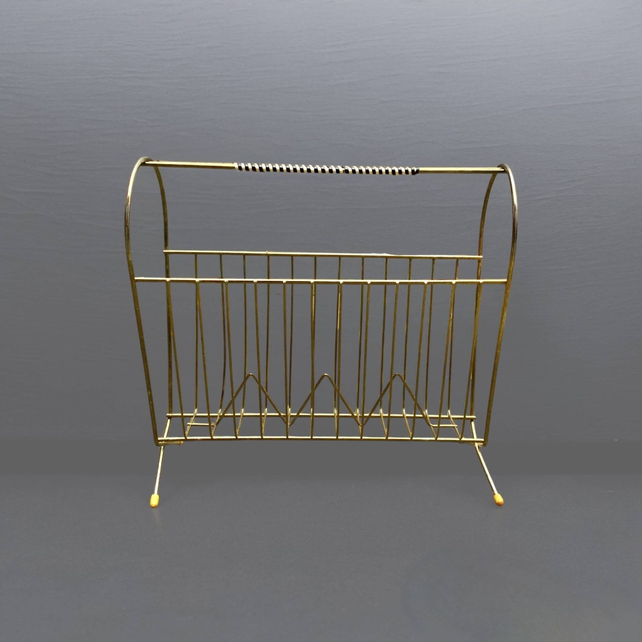 50s magazine rack in brass and scoubidou