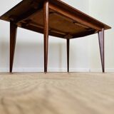Extendable wooden table