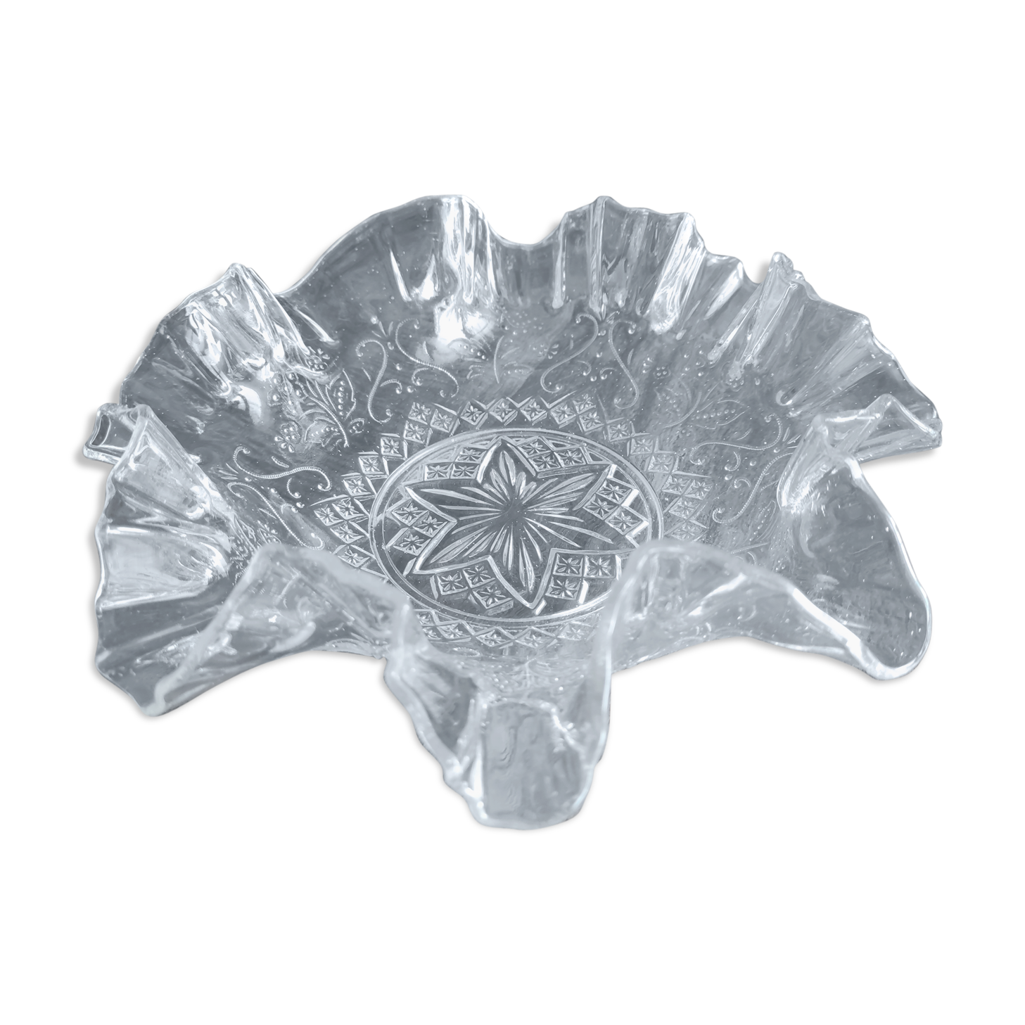 Cup, empty pockets in voluted molded glass decoration stars