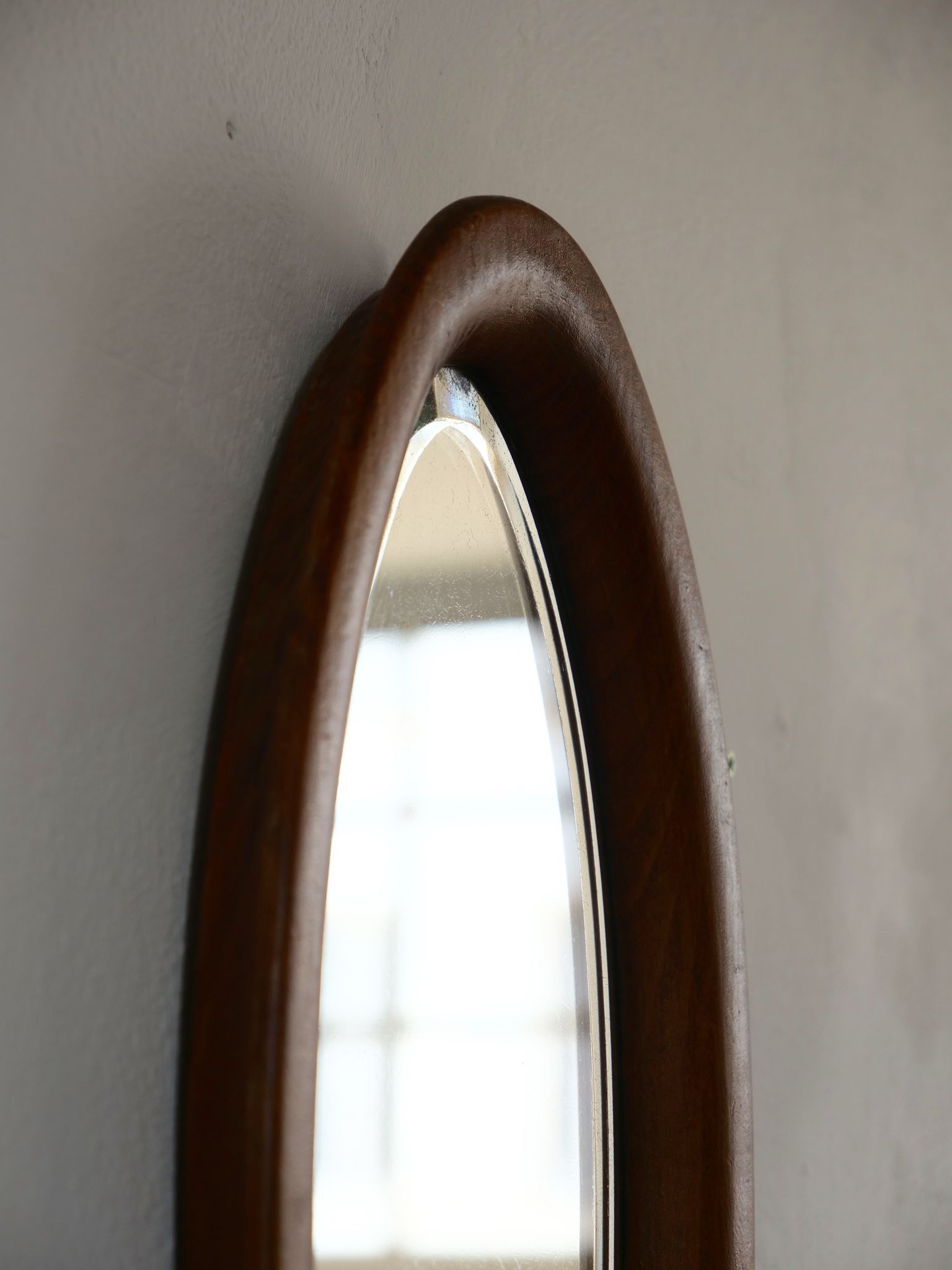 Miroir ovale en bois d'artisan 28x49cm